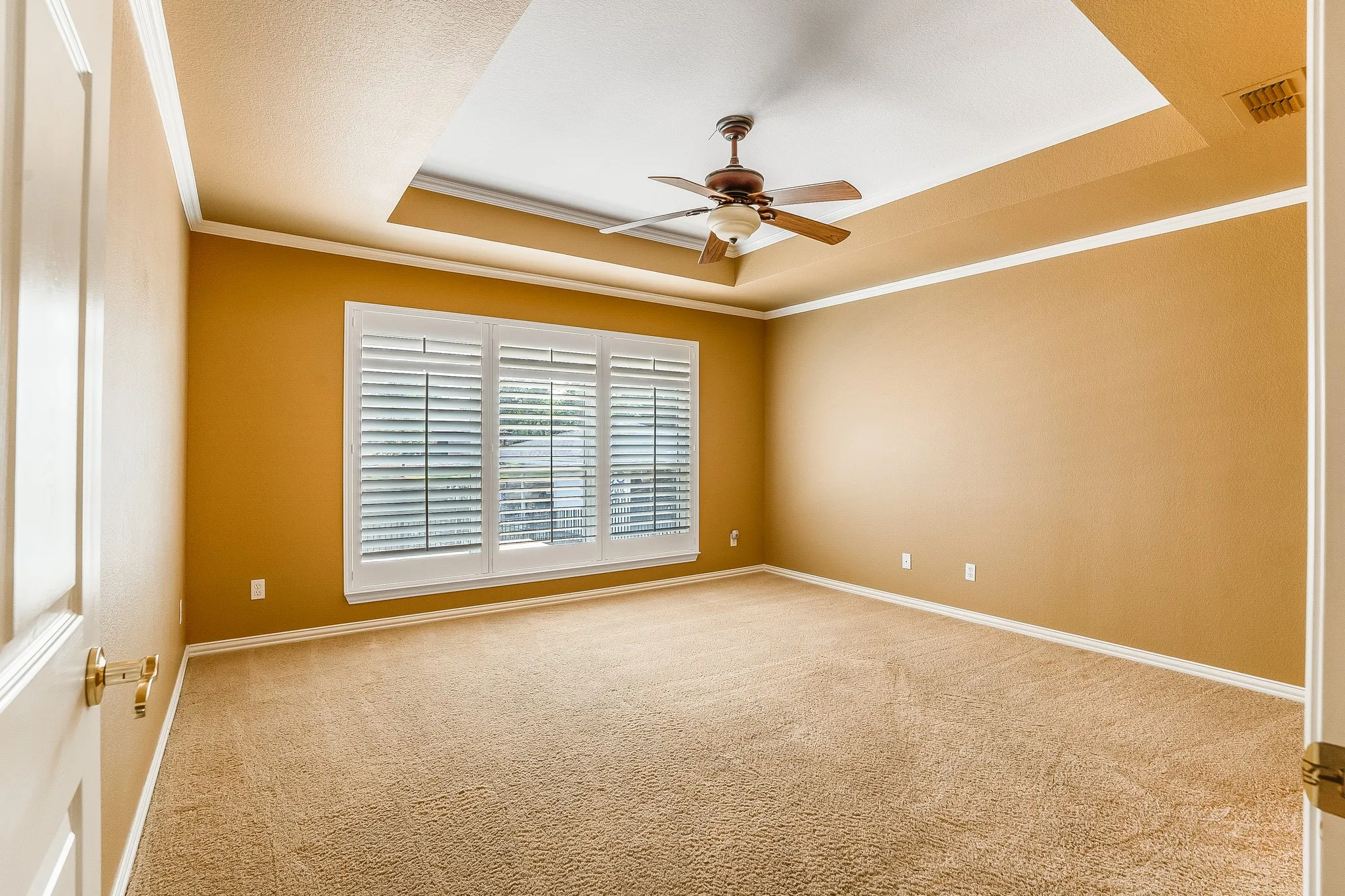 Single Family Residence For Sale in Hood County , 1003 Cliff Swallow Drive, Granbury, Texas 76048, 4 Bedroom, 3 Bathroom, 2 Garage spaces, 2,606 Sqft, built in 2001, mls#21352360, Real Estate Agent in Granbury, Homes For Sale in Hood county, Homes For Sale in Granbury, Realtor in Granbury Texas, Real Estate Brokerage Independent Realty Texas, Luminita Cordes Realtor