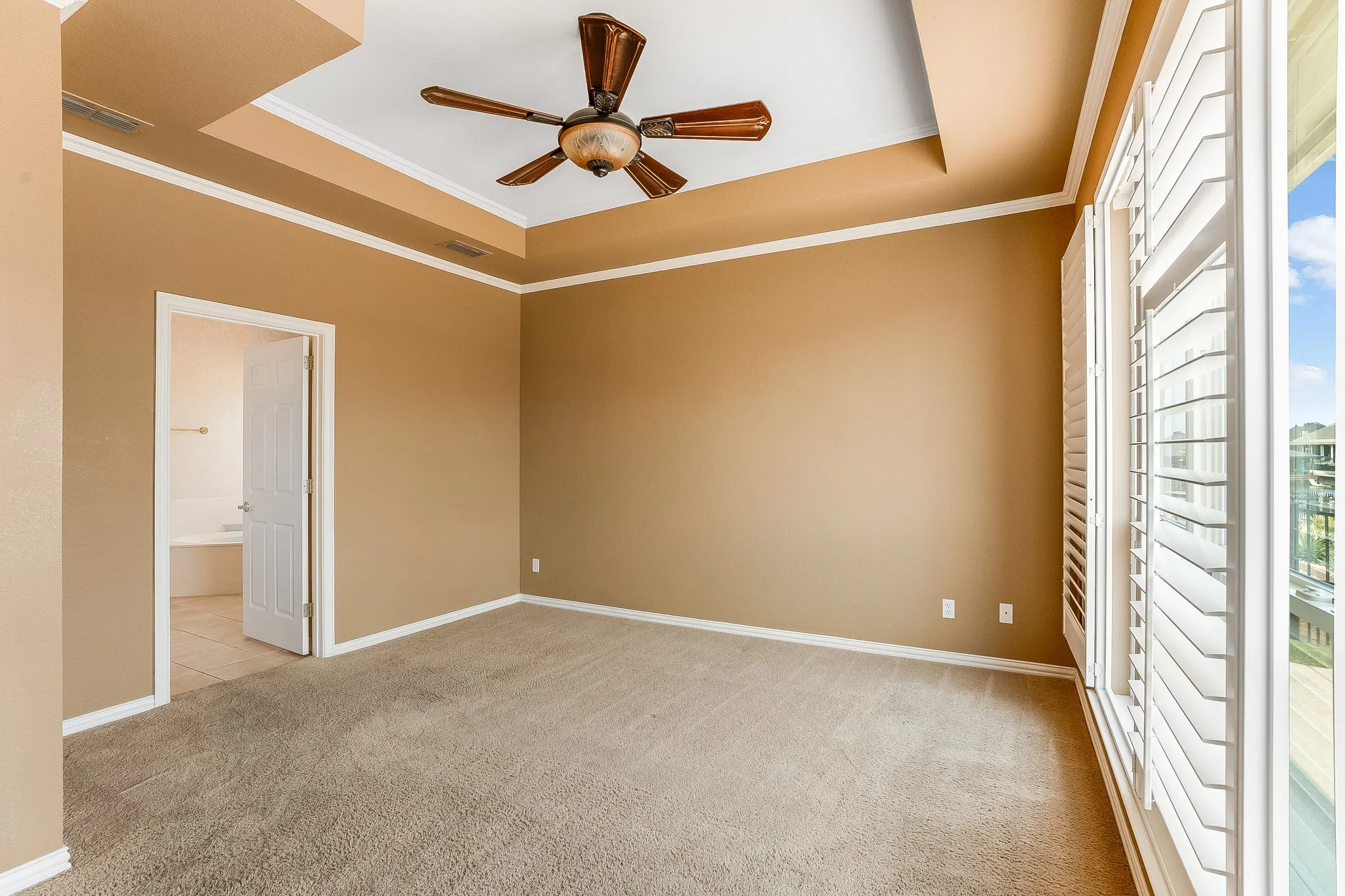 Single Family Residence For Sale in Hood County , 1003 Cliff Swallow Drive, Granbury, Texas 76048, 4 Bedroom, 3 Bathroom, 2 Garage spaces, 2,606 Sqft, built in 2001, mls#21352360, Real Estate Agent in Granbury, Homes For Sale in Hood county, Homes For Sale in Granbury, Realtor in Granbury Texas, Real Estate Brokerage Independent Realty Texas, Luminita Cordes Realtor