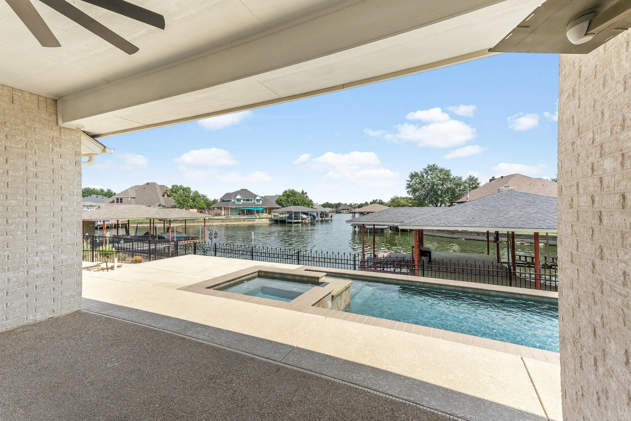 Single Family Residence For Sale in Hood County , 1003 Cliff Swallow Drive, Granbury, Texas 76048, 4 Bedroom, 3 Bathroom, 2 Garage spaces, 2,606 Sqft, built in 2001, mls#21352360, Real Estate Agent in Granbury, Homes For Sale in Hood county, Homes For Sale in Granbury, Realtor in Granbury Texas, Real Estate Brokerage Independent Realty Texas, Luminita Cordes Realtor