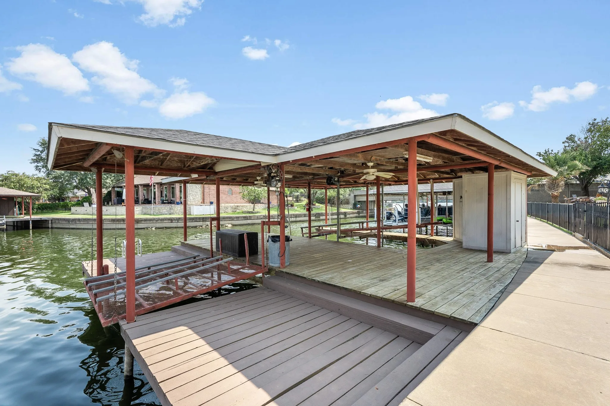 Single Family Residence For Sale in Hood County , 1003 Cliff Swallow Drive, Granbury, Texas 76048, 4 Bedroom, 3 Bathroom, 2 Garage spaces, 2,606 Sqft, built in 2001, mls#21352360, Real Estate Agent in Granbury, Homes For Sale in Hood county, Homes For Sale in Granbury, Realtor in Granbury Texas, Real Estate Brokerage Independent Realty Texas, Luminita Cordes Realtor