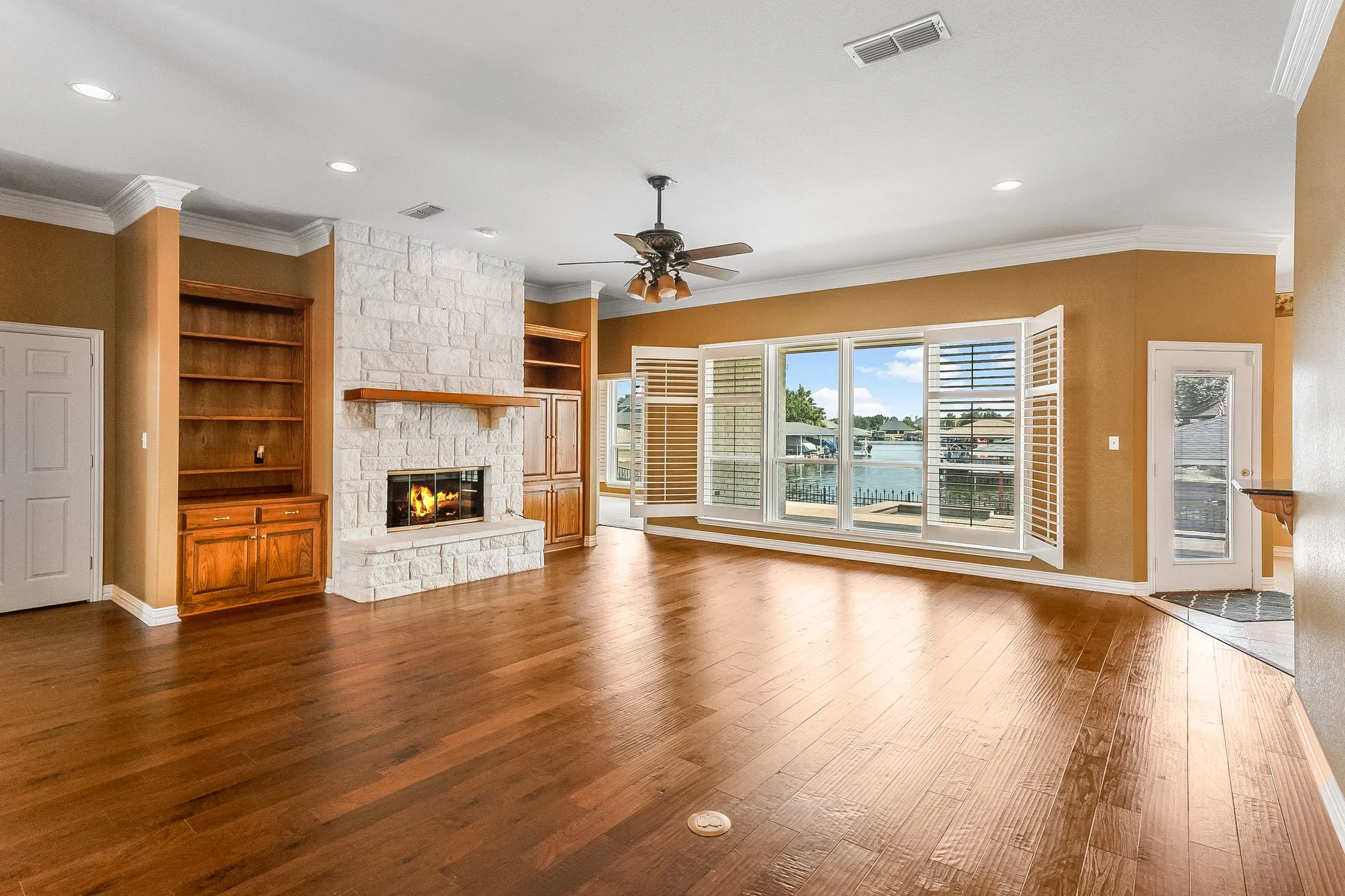 Single Family Residence For Sale in Hood County , 1003 Cliff Swallow Drive, Granbury, Texas 76048, 4 Bedroom, 3 Bathroom, 2 Garage spaces, 2,606 Sqft, built in 2001, mls#21352360, Real Estate Agent in Granbury, Homes For Sale in Hood county, Homes For Sale in Granbury, Realtor in Granbury Texas, Real Estate Brokerage Independent Realty Texas, Luminita Cordes Realtor