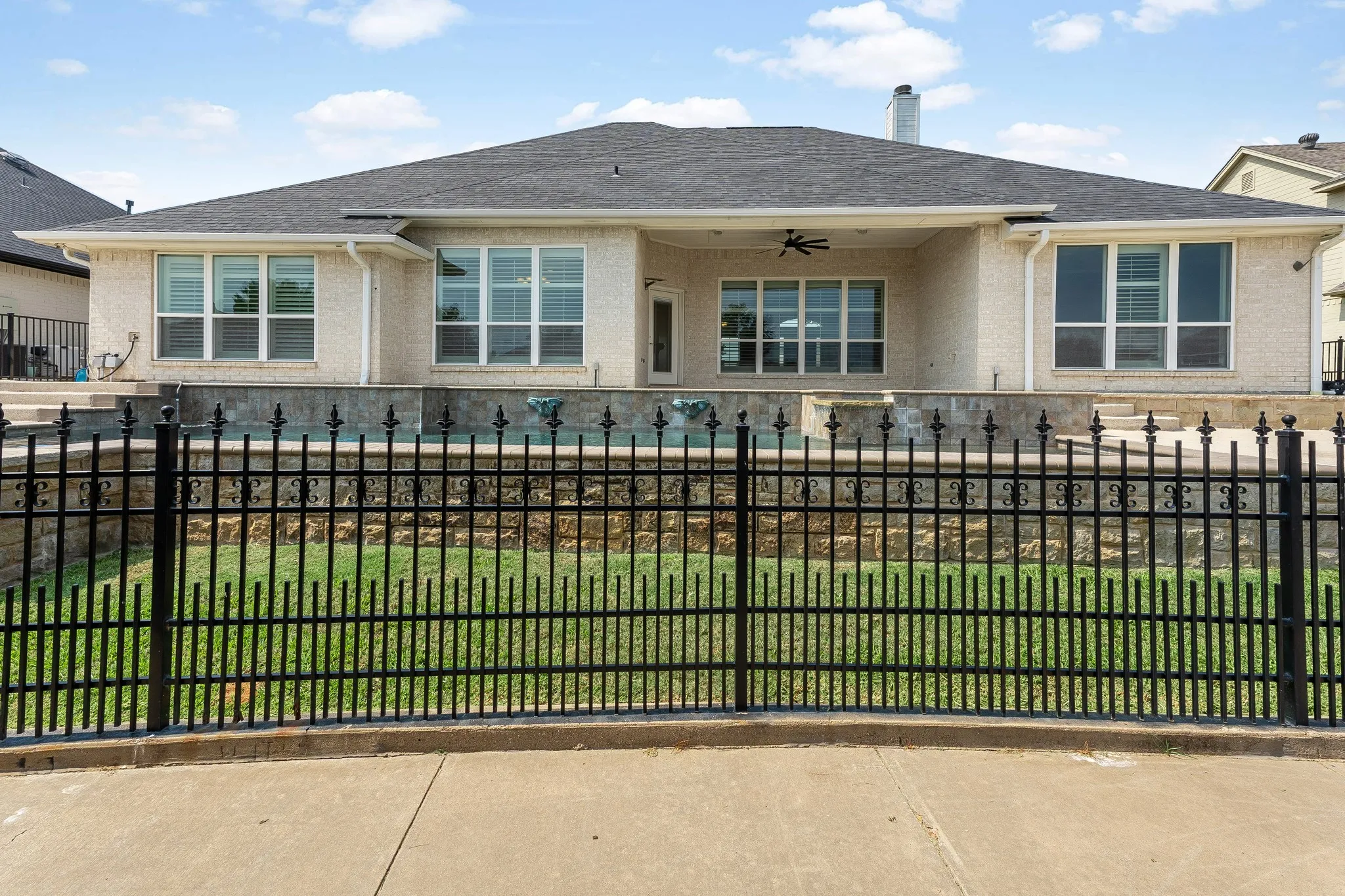 Single Family Residence For Sale in Hood County , 1003 Cliff Swallow Drive, Granbury, Texas 76048, 4 Bedroom, 3 Bathroom, 2 Garage spaces, 2,606 Sqft, built in 2001, mls#21352360, Real Estate Agent in Granbury, Homes For Sale in Hood county, Homes For Sale in Granbury, Realtor in Granbury Texas, Real Estate Brokerage Independent Realty Texas, Luminita Cordes Realtor