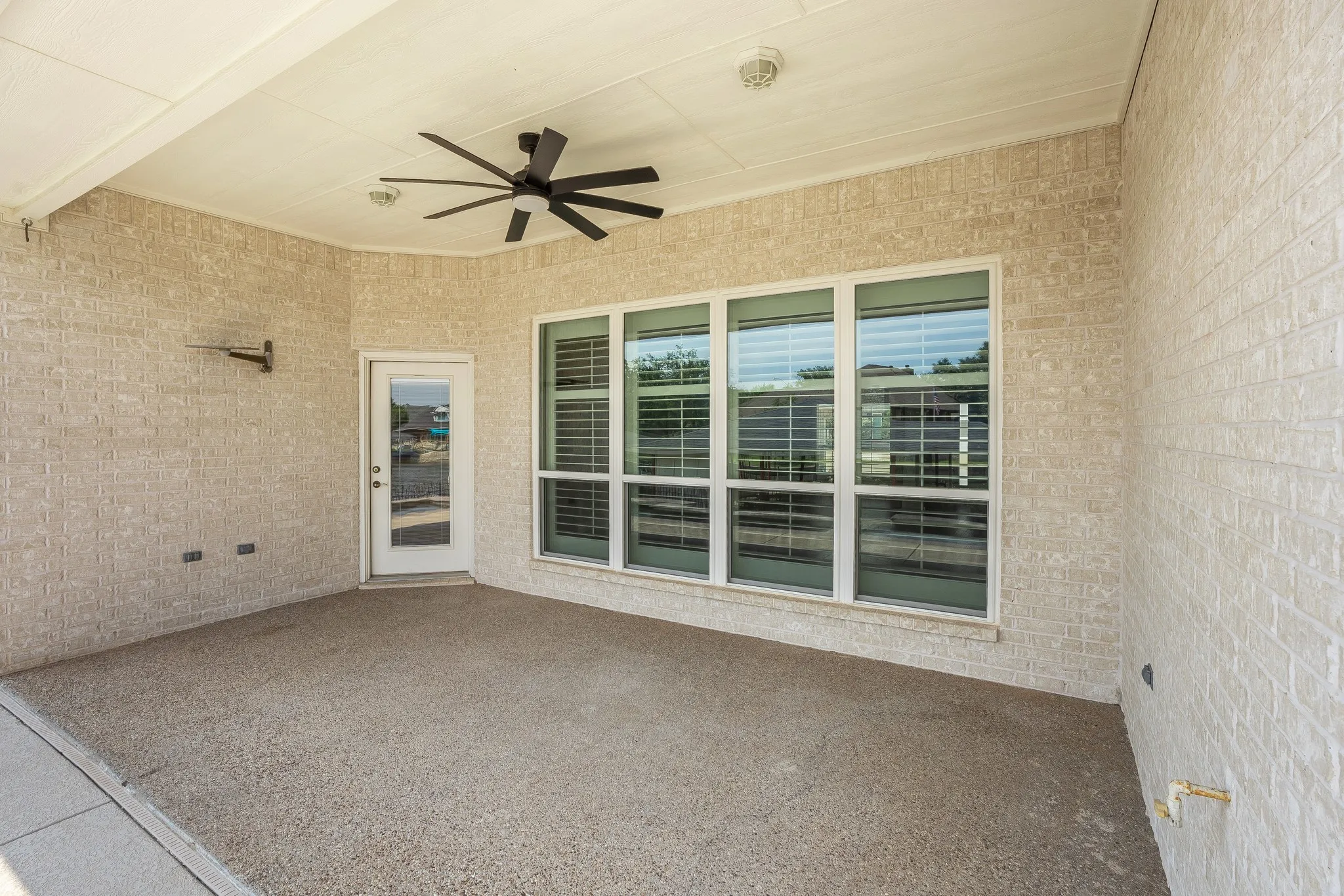 Single Family Residence For Sale in Hood County , 1003 Cliff Swallow Drive, Granbury, Texas 76048, 4 Bedroom, 3 Bathroom, 2 Garage spaces, 2,606 Sqft, built in 2001, mls#21352360, Real Estate Agent in Granbury, Homes For Sale in Hood county, Homes For Sale in Granbury, Realtor in Granbury Texas, Real Estate Brokerage Independent Realty Texas, Luminita Cordes Realtor