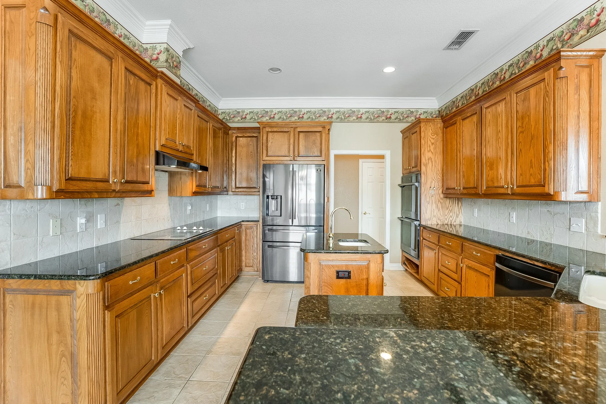 Single Family Residence For Sale in Hood County , 1003 Cliff Swallow Drive, Granbury, Texas 76048, 4 Bedroom, 3 Bathroom, 2 Garage spaces, 2,606 Sqft, built in 2001, mls#21352360, Real Estate Agent in Granbury, Homes For Sale in Hood county, Homes For Sale in Granbury, Realtor in Granbury Texas, Real Estate Brokerage Independent Realty Texas, Luminita Cordes Realtor