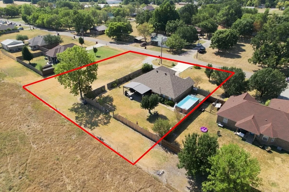 Single Family Residence For Sale in Fannin County , 104 Butler Street, Savoy, Texas 75479, 3 Bedroom, 2 Bathroom, 2 Garage spaces, 1,601 Sqft, built in 2006, mls#21371485, Real Estate Agent in Savoy, Homes For Sale in Fannin county, Homes For Sale in Savoy, Realtor in Savoy Texas, Real Estate Brokerage Independent Realty Texas, Luminita Cordes Realtor