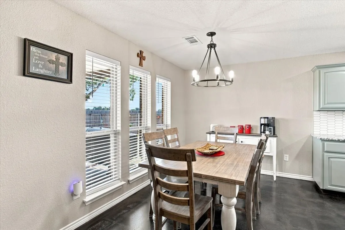 Single Family Residence For Sale in Fannin County , 104 Butler Street, Savoy, Texas 75479, 3 Bedroom, 2 Bathroom, 2 Garage spaces, 1,601 Sqft, built in 2006, mls#21371485, Real Estate Agent in Savoy, Homes For Sale in Fannin county, Homes For Sale in Savoy, Realtor in Savoy Texas, Real Estate Brokerage Independent Realty Texas, Luminita Cordes Realtor