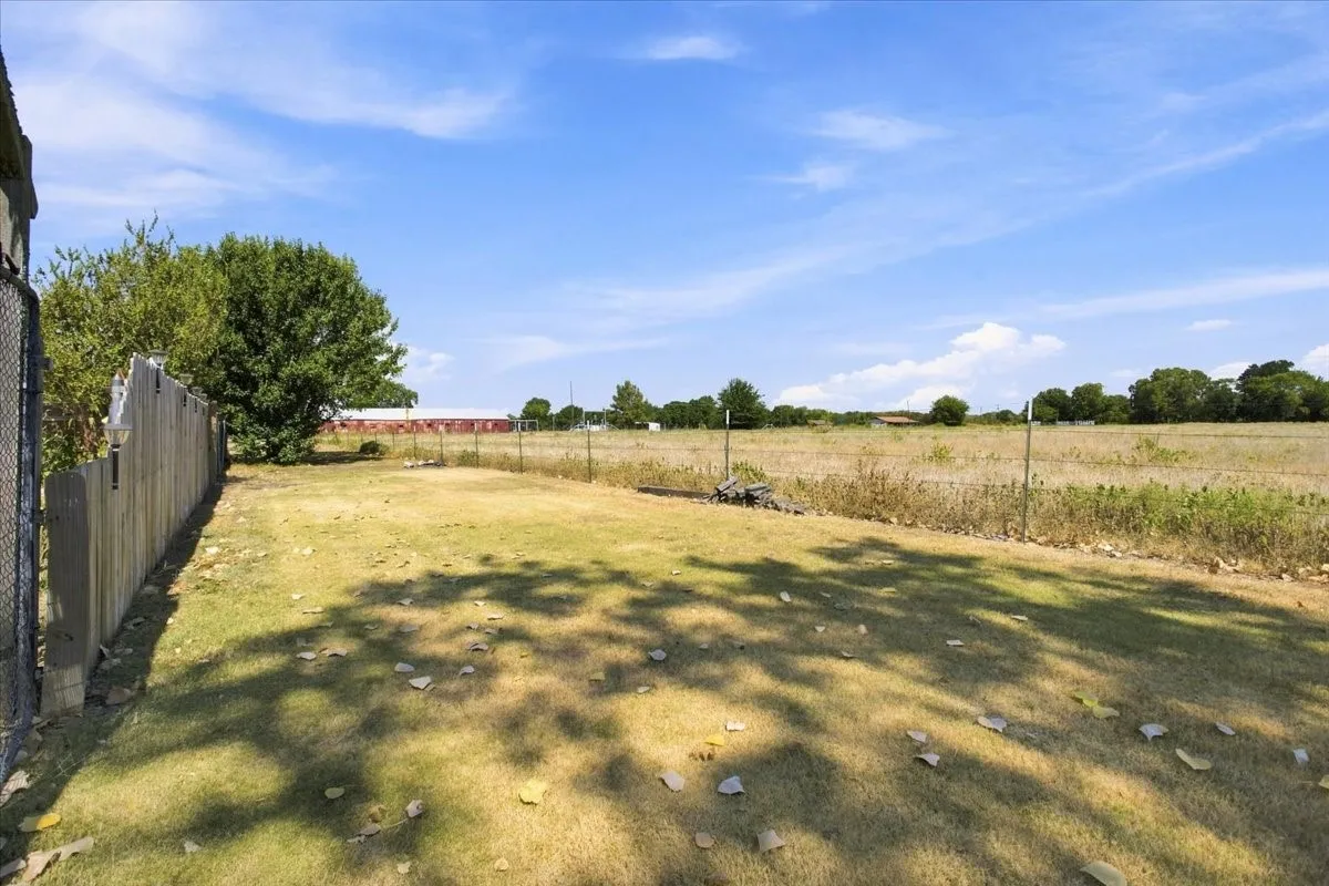Single Family Residence For Sale in Fannin County , 104 Butler Street, Savoy, Texas 75479, 3 Bedroom, 2 Bathroom, 2 Garage spaces, 1,601 Sqft, built in 2006, mls#21371485, Real Estate Agent in Savoy, Homes For Sale in Fannin county, Homes For Sale in Savoy, Realtor in Savoy Texas, Real Estate Brokerage Independent Realty Texas, Luminita Cordes Realtor