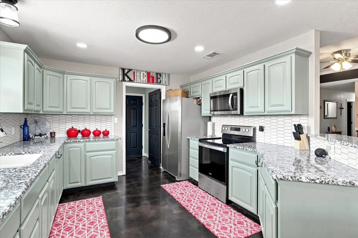 Single Family Residence For Sale in Fannin County , 104 Butler Street, Savoy, Texas 75479, 3 Bedroom, 2 Bathroom, 2 Garage spaces, 1,601 Sqft, built in 2006, mls#21371485, Real Estate Agent in Savoy, Homes For Sale in Fannin county, Homes For Sale in Savoy, Realtor in Savoy Texas, Real Estate Brokerage Independent Realty Texas, Luminita Cordes Realtor