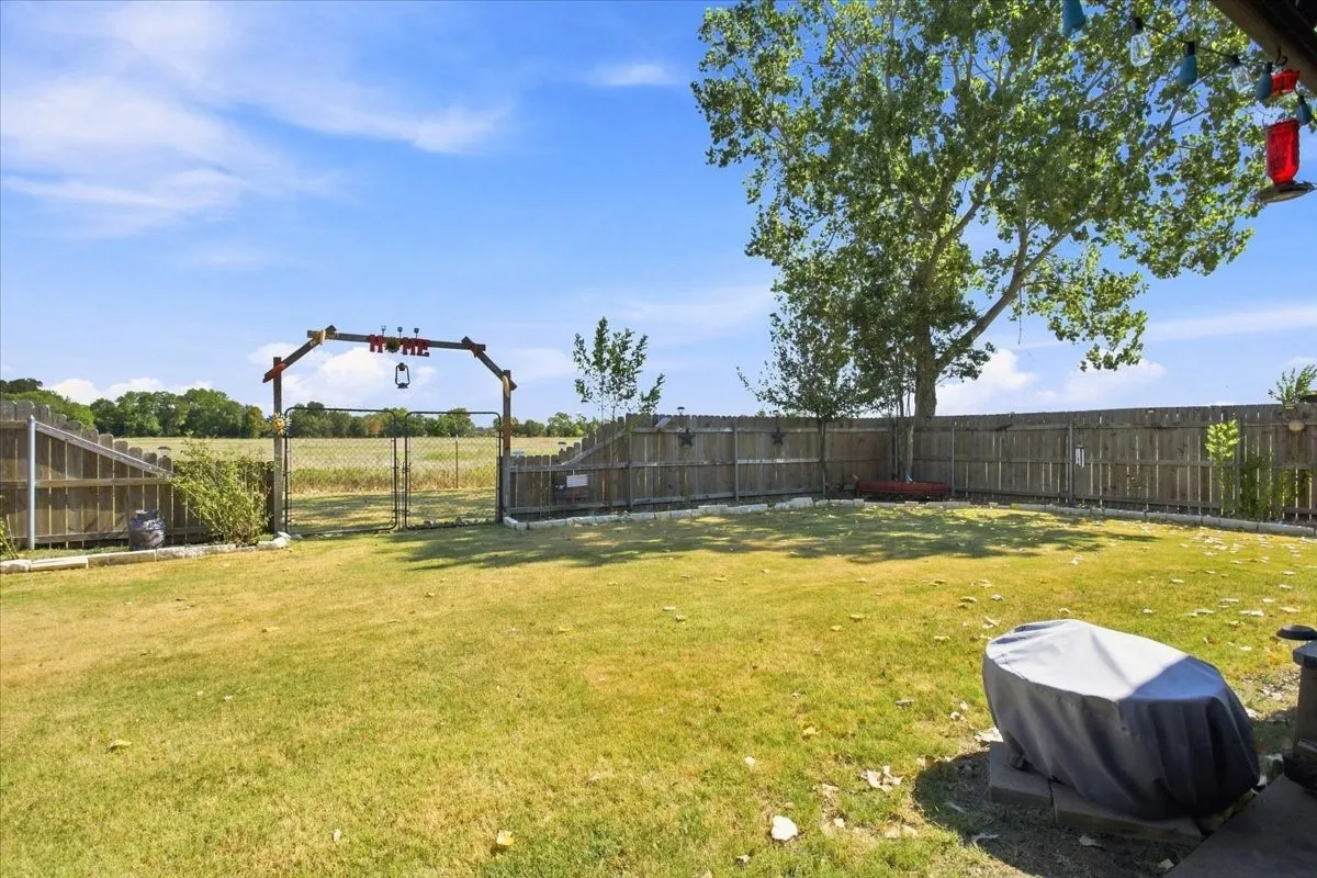 Single Family Residence For Sale in Fannin County , 104 Butler Street, Savoy, Texas 75479, 3 Bedroom, 2 Bathroom, 2 Garage spaces, 1,601 Sqft, built in 2006, mls#21371485, Real Estate Agent in Savoy, Homes For Sale in Fannin county, Homes For Sale in Savoy, Realtor in Savoy Texas, Real Estate Brokerage Independent Realty Texas, Luminita Cordes Realtor