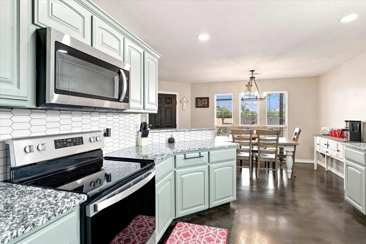 Single Family Residence For Sale in Fannin County , 104 Butler Street, Savoy, Texas 75479, 3 Bedroom, 2 Bathroom, 2 Garage spaces, 1,601 Sqft, built in 2006, mls#21371485, Real Estate Agent in Savoy, Homes For Sale in Fannin county, Homes For Sale in Savoy, Realtor in Savoy Texas, Real Estate Brokerage Independent Realty Texas, Luminita Cordes Realtor