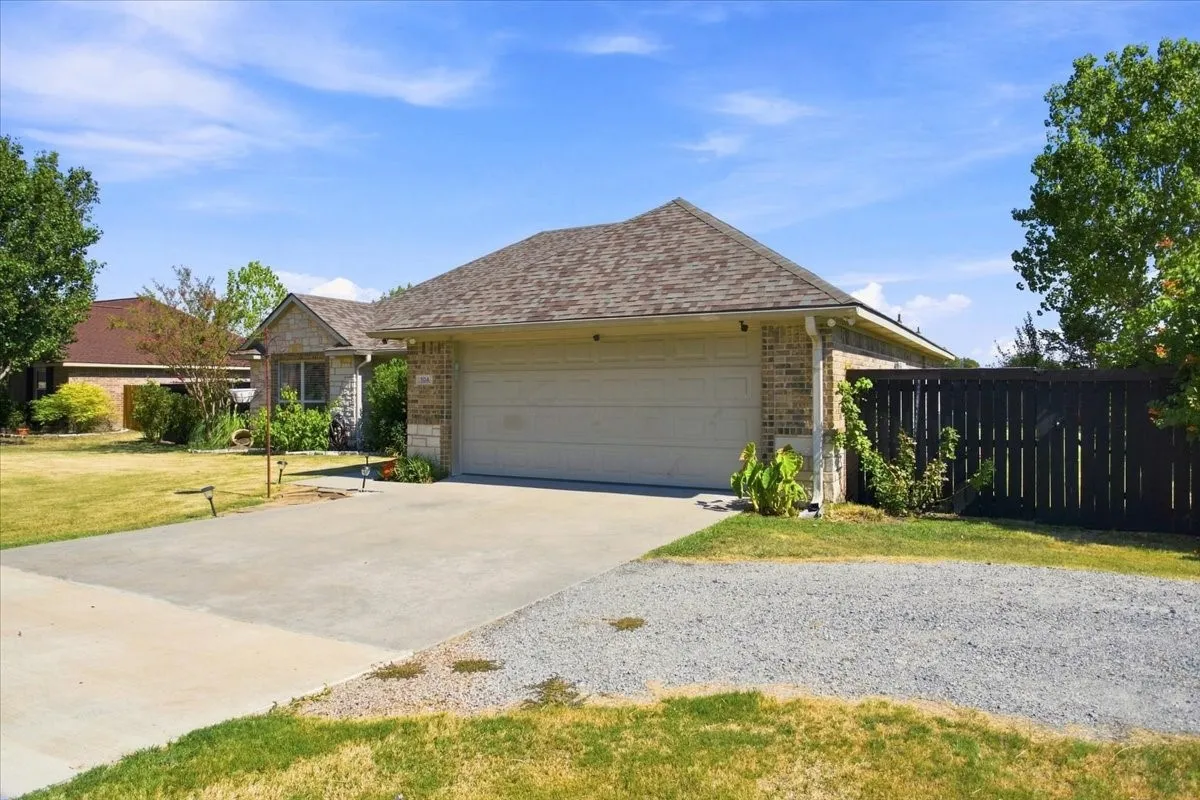 Single Family Residence For Sale in Fannin County , 104 Butler Street, Savoy, Texas 75479, 3 Bedroom, 2 Bathroom, 2 Garage spaces, 1,601 Sqft, built in 2006, mls#21371485, Real Estate Agent in Savoy, Homes For Sale in Fannin county, Homes For Sale in Savoy, Realtor in Savoy Texas, Real Estate Brokerage Independent Realty Texas, Luminita Cordes Realtor