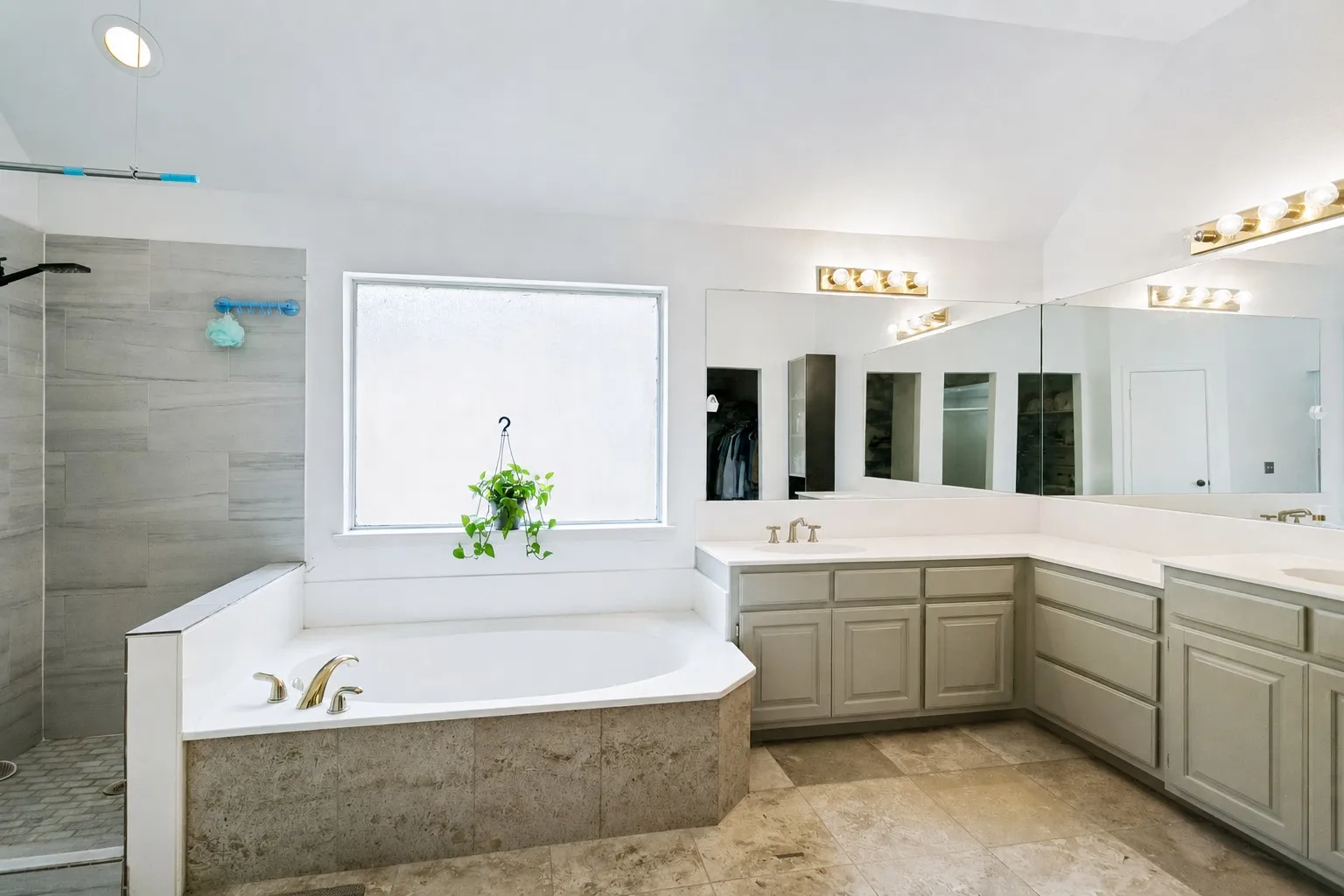 Single Family Residence For Sale in Collin County , 2920 Winding Creek Drive, Plano, Texas 75023, 4 Bedroom, 3 Bathroom, 2 Garage spaces, 3,166 Sqft, built in 1992, mls#21370056, Real Estate Agent in Plano, Homes For Sale in Collin county, Homes For Sale in Plano, Realtor in Plano Texas, Real Estate Brokerage Independent Realty Texas, Luminita Cordes Realtor