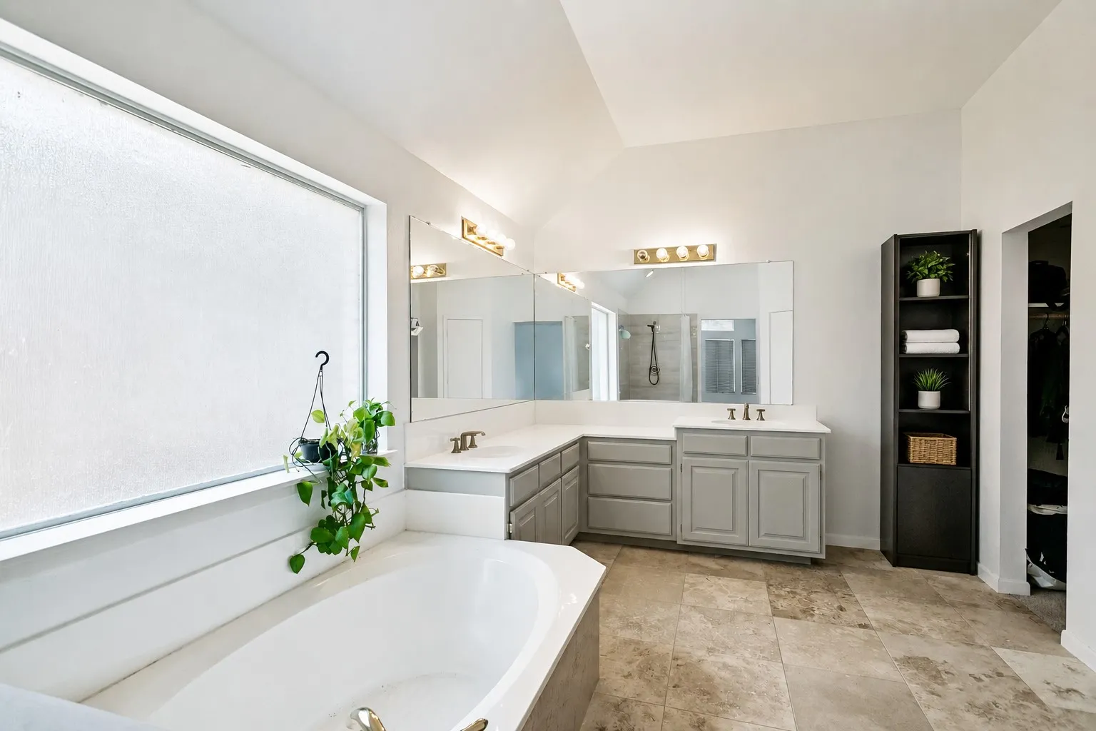 Single Family Residence For Sale in Collin County , 2920 Winding Creek Drive, Plano, Texas 75023, 4 Bedroom, 3 Bathroom, 2 Garage spaces, 3,166 Sqft, built in 1992, mls#21370056, Real Estate Agent in Plano, Homes For Sale in Collin county, Homes For Sale in Plano, Realtor in Plano Texas, Real Estate Brokerage Independent Realty Texas, Luminita Cordes Realtor