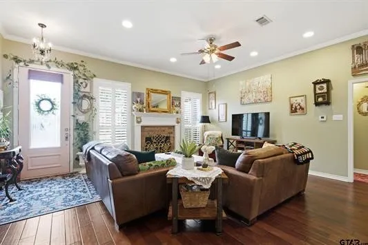 Single Family Residence For Sale in Smith County , 804 Festoon Court, Tyler, Texas 75703, 3 Bedroom, 2 Bathroom, 2 Garage spaces, 2,158 Sqft, built in 1998, mls#21371518, Real Estate Agent in Tyler, Homes For Sale in Smith county, Homes For Sale in Tyler, Realtor in Tyler Texas, Real Estate Brokerage Independent Realty Texas, Luminita Cordes Realtor