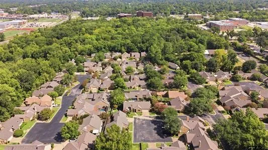 Single Family Residence For Sale in Smith County , 804 Festoon Court, Tyler, Texas 75703, 3 Bedroom, 2 Bathroom, 2 Garage spaces, 2,158 Sqft, built in 1998, mls#21371518, Real Estate Agent in Tyler, Homes For Sale in Smith county, Homes For Sale in Tyler, Realtor in Tyler Texas, Real Estate Brokerage Independent Realty Texas, Luminita Cordes Realtor