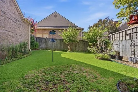 Single Family Residence For Sale in Smith County , 804 Festoon Court, Tyler, Texas 75703, 3 Bedroom, 2 Bathroom, 2 Garage spaces, 2,158 Sqft, built in 1998, mls#21371518, Real Estate Agent in Tyler, Homes For Sale in Smith county, Homes For Sale in Tyler, Realtor in Tyler Texas, Real Estate Brokerage Independent Realty Texas, Luminita Cordes Realtor