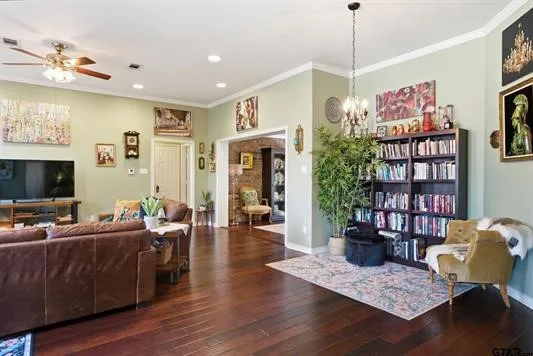 Single Family Residence For Sale in Smith County , 804 Festoon Court, Tyler, Texas 75703, 3 Bedroom, 2 Bathroom, 2 Garage spaces, 2,158 Sqft, built in 1998, mls#21371518, Real Estate Agent in Tyler, Homes For Sale in Smith county, Homes For Sale in Tyler, Realtor in Tyler Texas, Real Estate Brokerage Independent Realty Texas, Luminita Cordes Realtor