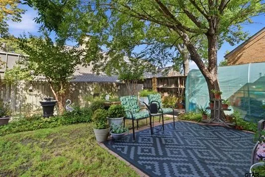 Single Family Residence For Sale in Smith County , 804 Festoon Court, Tyler, Texas 75703, 3 Bedroom, 2 Bathroom, 2 Garage spaces, 2,158 Sqft, built in 1998, mls#21371518, Real Estate Agent in Tyler, Homes For Sale in Smith county, Homes For Sale in Tyler, Realtor in Tyler Texas, Real Estate Brokerage Independent Realty Texas, Luminita Cordes Realtor