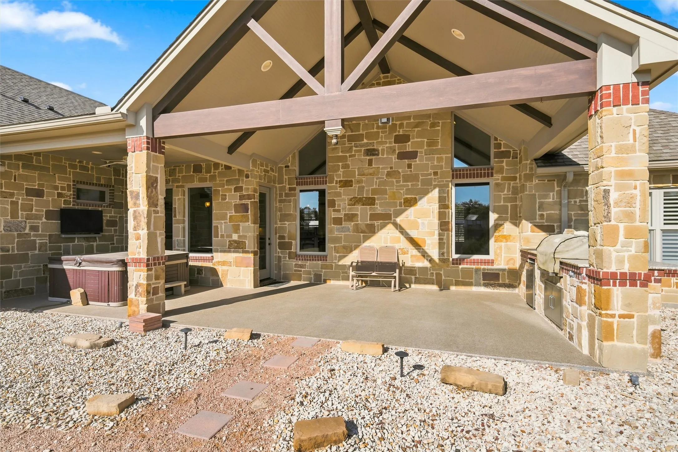 Single Family Residence For Sale in Mc Lennan County , 100 Deer Creek Drive, Waco, Texas 76708, 3 Bedroom, 3 Bathroom, 3 Garage spaces, 2,181 Sqft, built in 2018, mls#21366777, Real Estate Agent in Waco, Homes For Sale in Mc Lennan county, Homes For Sale in Waco, Realtor in Waco Texas, Real Estate Brokerage Independent Realty Texas, Luminita Cordes Realtor
