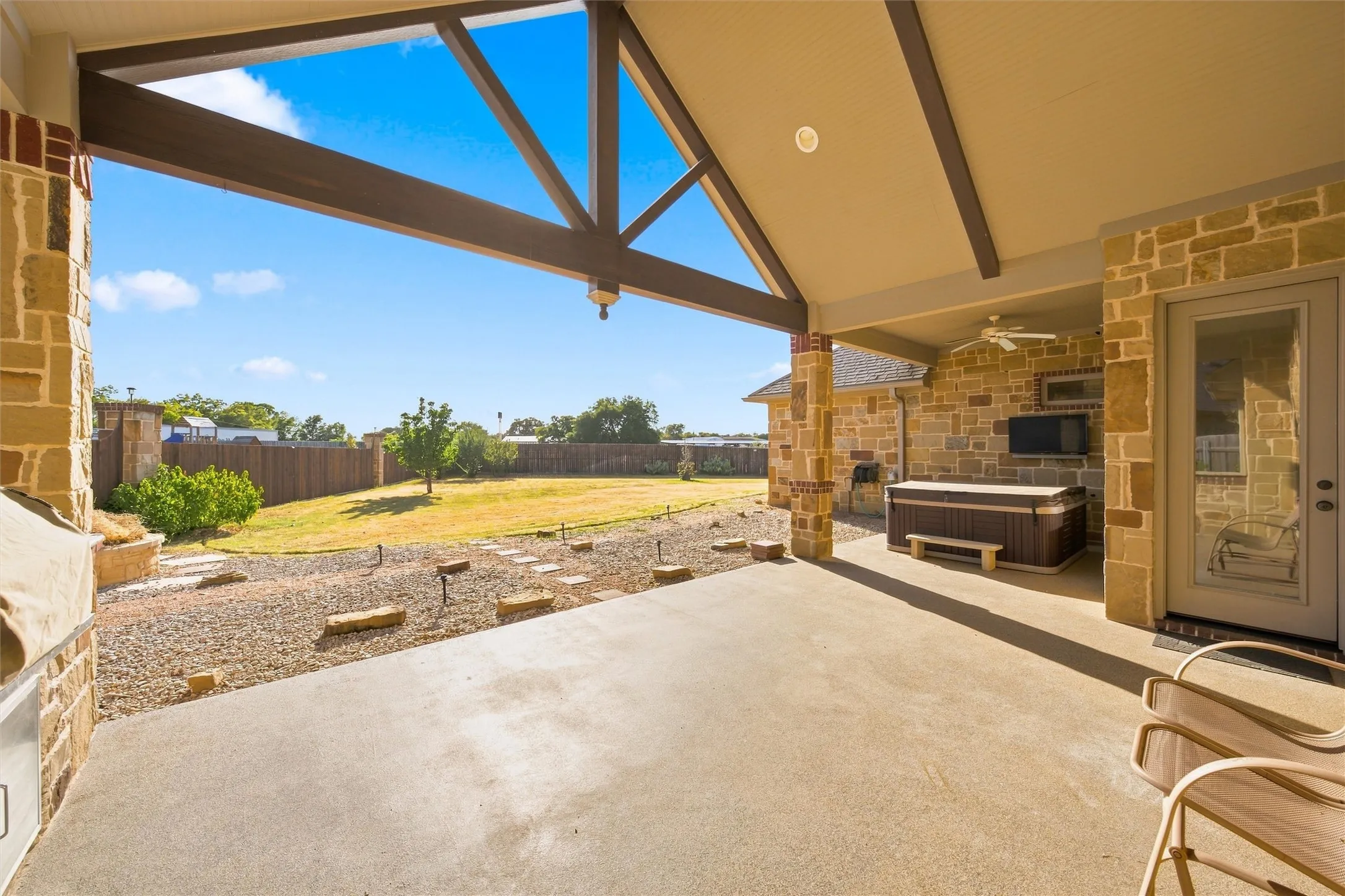 Single Family Residence For Sale in Mc Lennan County , 100 Deer Creek Drive, Waco, Texas 76708, 3 Bedroom, 3 Bathroom, 3 Garage spaces, 2,181 Sqft, built in 2018, mls#21366777, Real Estate Agent in Waco, Homes For Sale in Mc Lennan county, Homes For Sale in Waco, Realtor in Waco Texas, Real Estate Brokerage Independent Realty Texas, Luminita Cordes Realtor