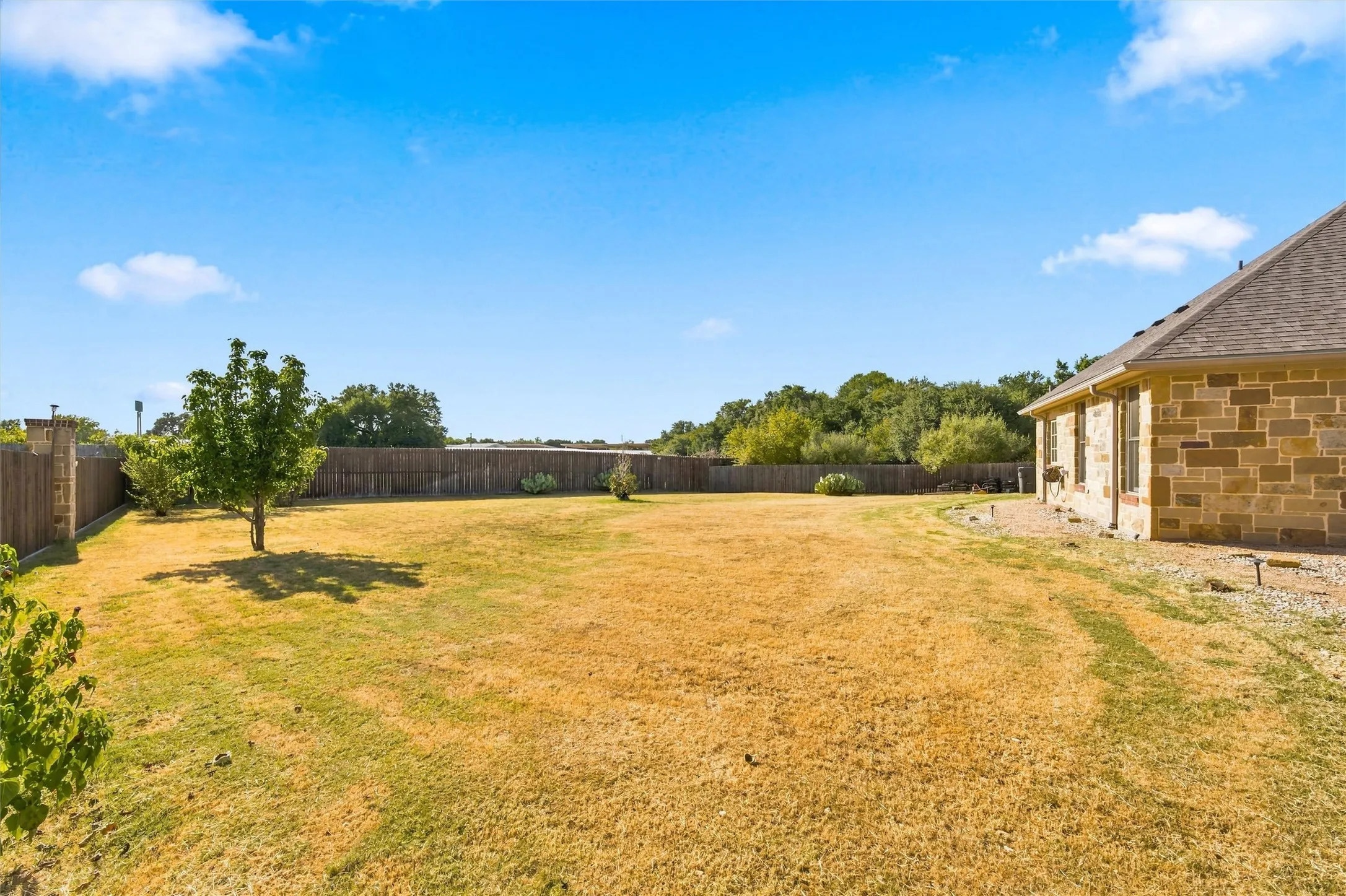 Single Family Residence For Sale in Mc Lennan County , 100 Deer Creek Drive, Waco, Texas 76708, 3 Bedroom, 3 Bathroom, 3 Garage spaces, 2,181 Sqft, built in 2018, mls#21366777, Real Estate Agent in Waco, Homes For Sale in Mc Lennan county, Homes For Sale in Waco, Realtor in Waco Texas, Real Estate Brokerage Independent Realty Texas, Luminita Cordes Realtor