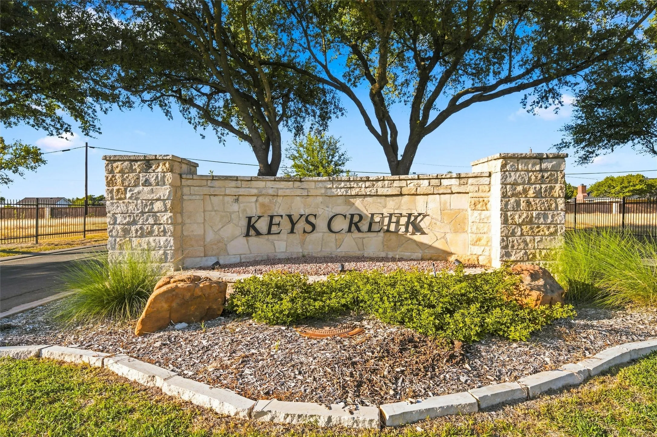 Single Family Residence For Sale in Mc Lennan County , 100 Deer Creek Drive, Waco, Texas 76708, 3 Bedroom, 3 Bathroom, 3 Garage spaces, 2,181 Sqft, built in 2018, mls#21366777, Real Estate Agent in Waco, Homes For Sale in Mc Lennan county, Homes For Sale in Waco, Realtor in Waco Texas, Real Estate Brokerage Independent Realty Texas, Luminita Cordes Realtor