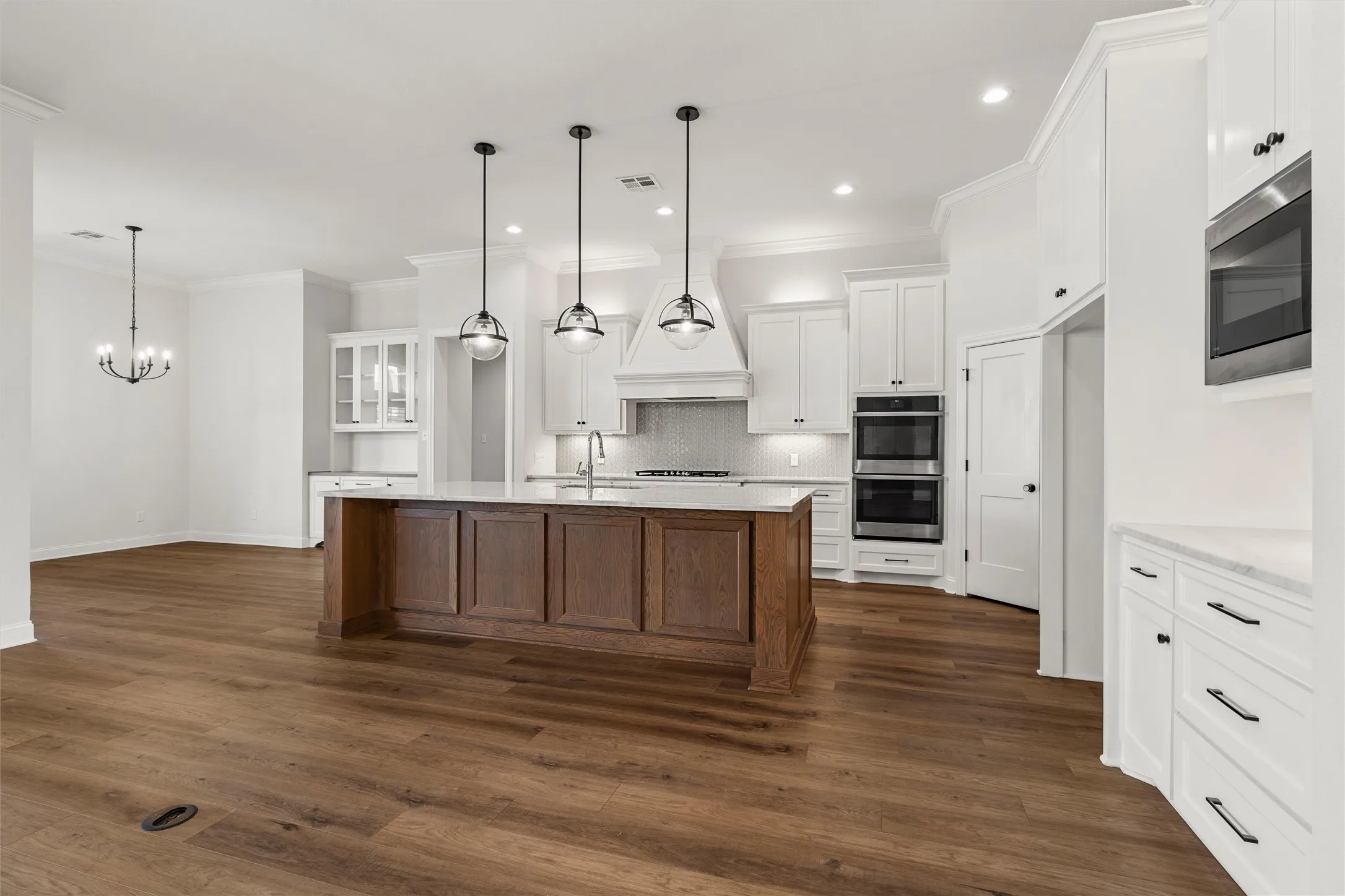 Single Family Residence For Sale in Mc Lennan County , 324 Stone Manor Drive, Mc Gregor, Texas 76657, 4 Bedroom, 4 Bathroom, 3 Garage spaces, 3,040 Sqft, built in 2019, mls#21371045, Real Estate Agent in Mc Gregor, Homes For Sale in Mc Lennan county, Homes For Sale in Mc Gregor, Realtor in Mc Gregor Texas, Real Estate Brokerage Independent Realty Texas, Luminita Cordes Realtor