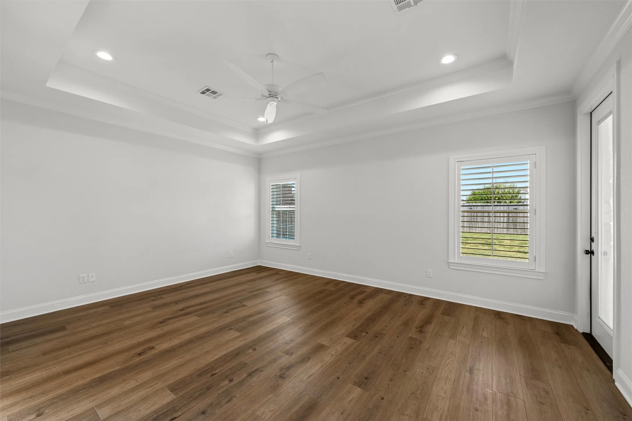 Single Family Residence For Sale in Mc Lennan County , 324 Stone Manor Drive, Mc Gregor, Texas 76657, 4 Bedroom, 4 Bathroom, 3 Garage spaces, 3,040 Sqft, built in 2019, mls#21371045, Real Estate Agent in Mc Gregor, Homes For Sale in Mc Lennan county, Homes For Sale in Mc Gregor, Realtor in Mc Gregor Texas, Real Estate Brokerage Independent Realty Texas, Luminita Cordes Realtor