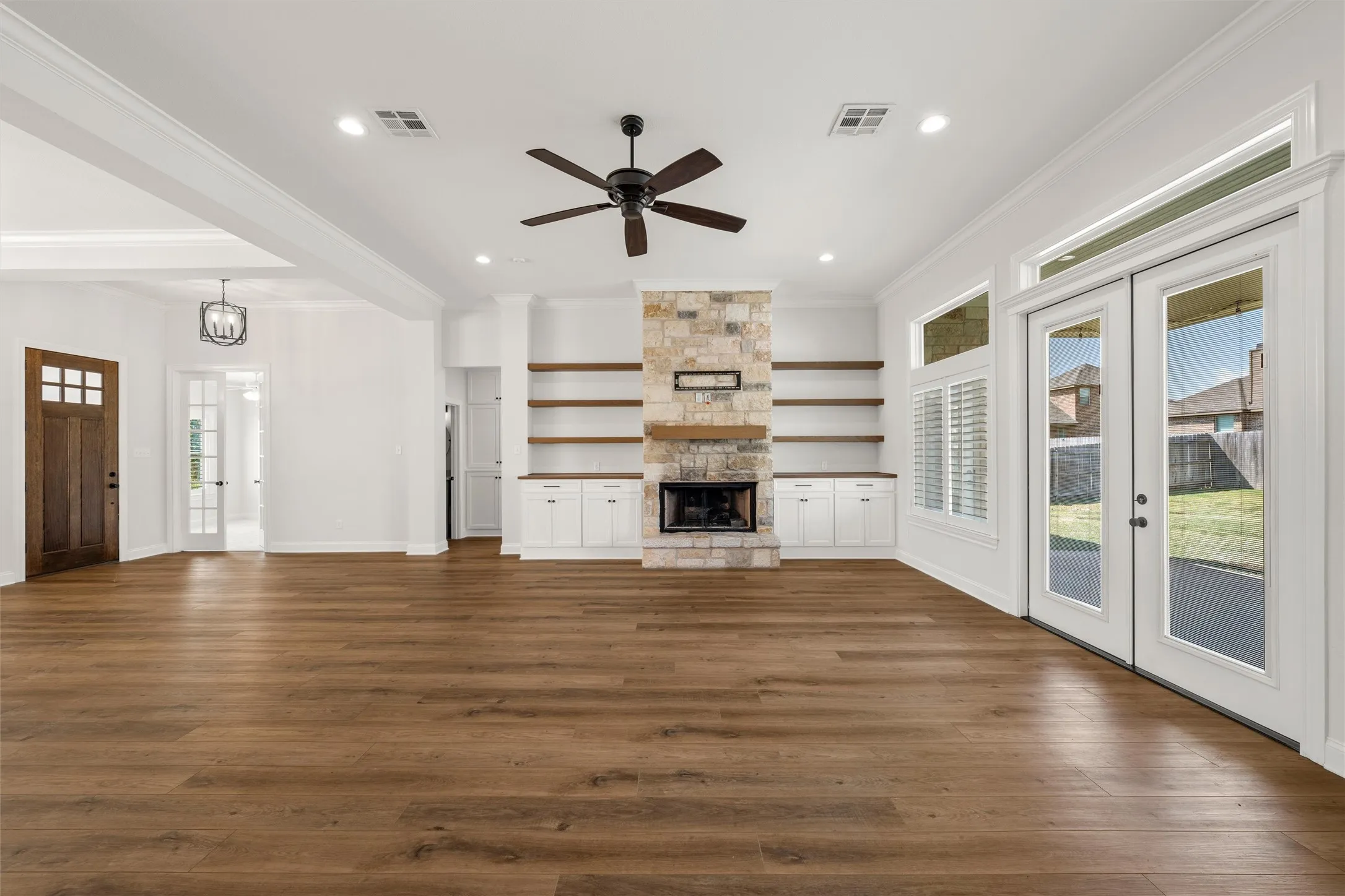 Single Family Residence For Sale in Mc Lennan County , 324 Stone Manor Drive, Mc Gregor, Texas 76657, 4 Bedroom, 4 Bathroom, 3 Garage spaces, 3,040 Sqft, built in 2019, mls#21371045, Real Estate Agent in Mc Gregor, Homes For Sale in Mc Lennan county, Homes For Sale in Mc Gregor, Realtor in Mc Gregor Texas, Real Estate Brokerage Independent Realty Texas, Luminita Cordes Realtor