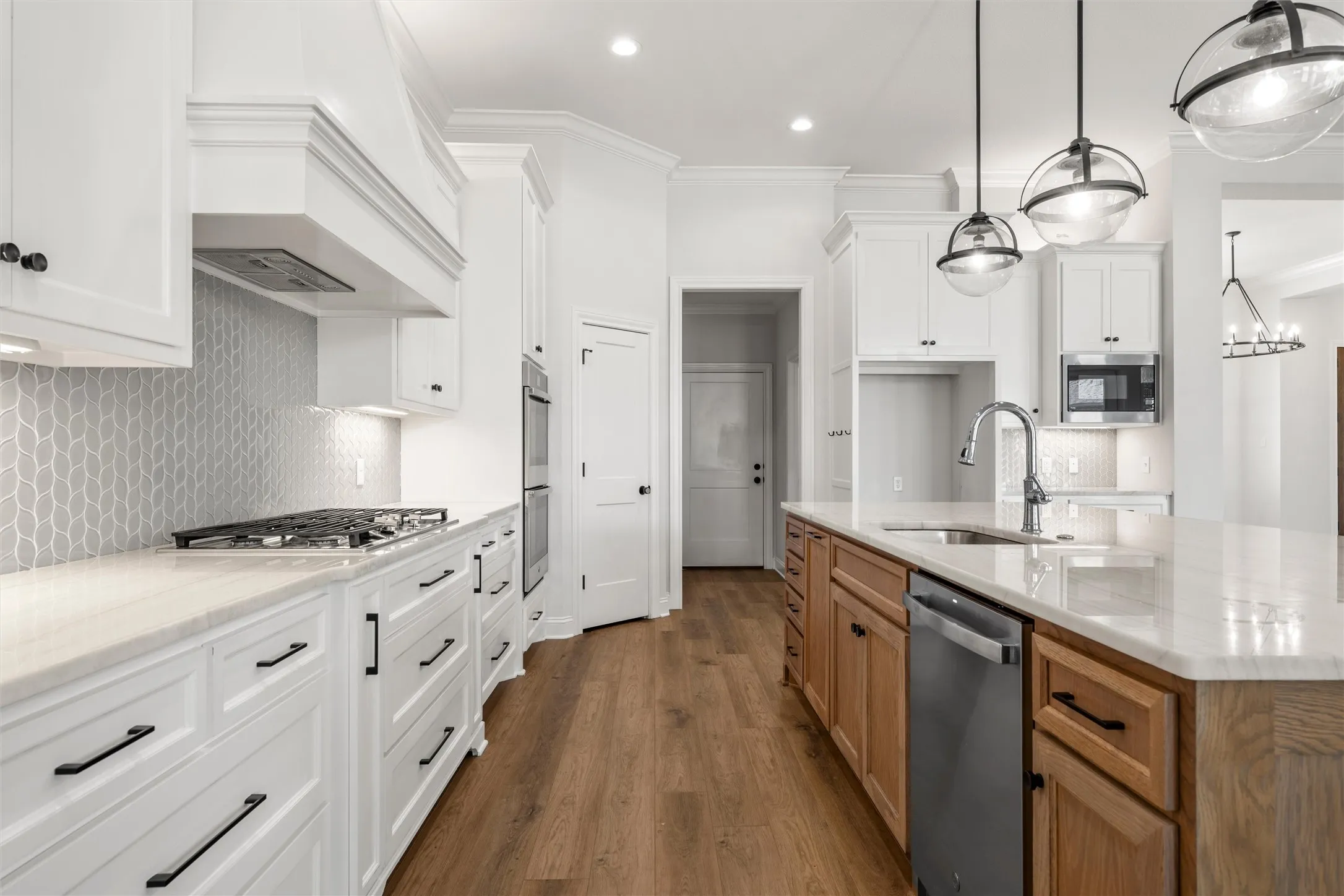 Single Family Residence For Sale in Mc Lennan County , 324 Stone Manor Drive, Mc Gregor, Texas 76657, 4 Bedroom, 4 Bathroom, 3 Garage spaces, 3,040 Sqft, built in 2019, mls#21371045, Real Estate Agent in Mc Gregor, Homes For Sale in Mc Lennan county, Homes For Sale in Mc Gregor, Realtor in Mc Gregor Texas, Real Estate Brokerage Independent Realty Texas, Luminita Cordes Realtor