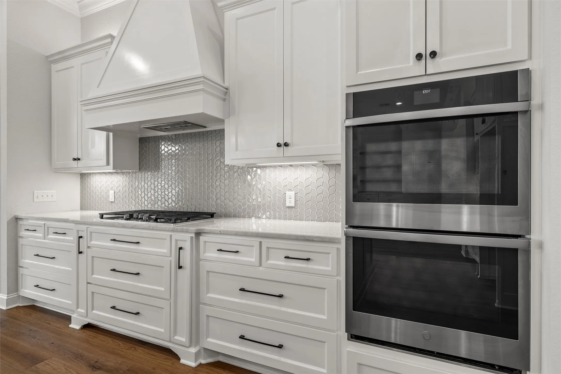 Single Family Residence For Sale in Mc Lennan County , 324 Stone Manor Drive, Mc Gregor, Texas 76657, 4 Bedroom, 4 Bathroom, 3 Garage spaces, 3,040 Sqft, built in 2019, mls#21371045, Real Estate Agent in Mc Gregor, Homes For Sale in Mc Lennan county, Homes For Sale in Mc Gregor, Realtor in Mc Gregor Texas, Real Estate Brokerage Independent Realty Texas, Luminita Cordes Realtor