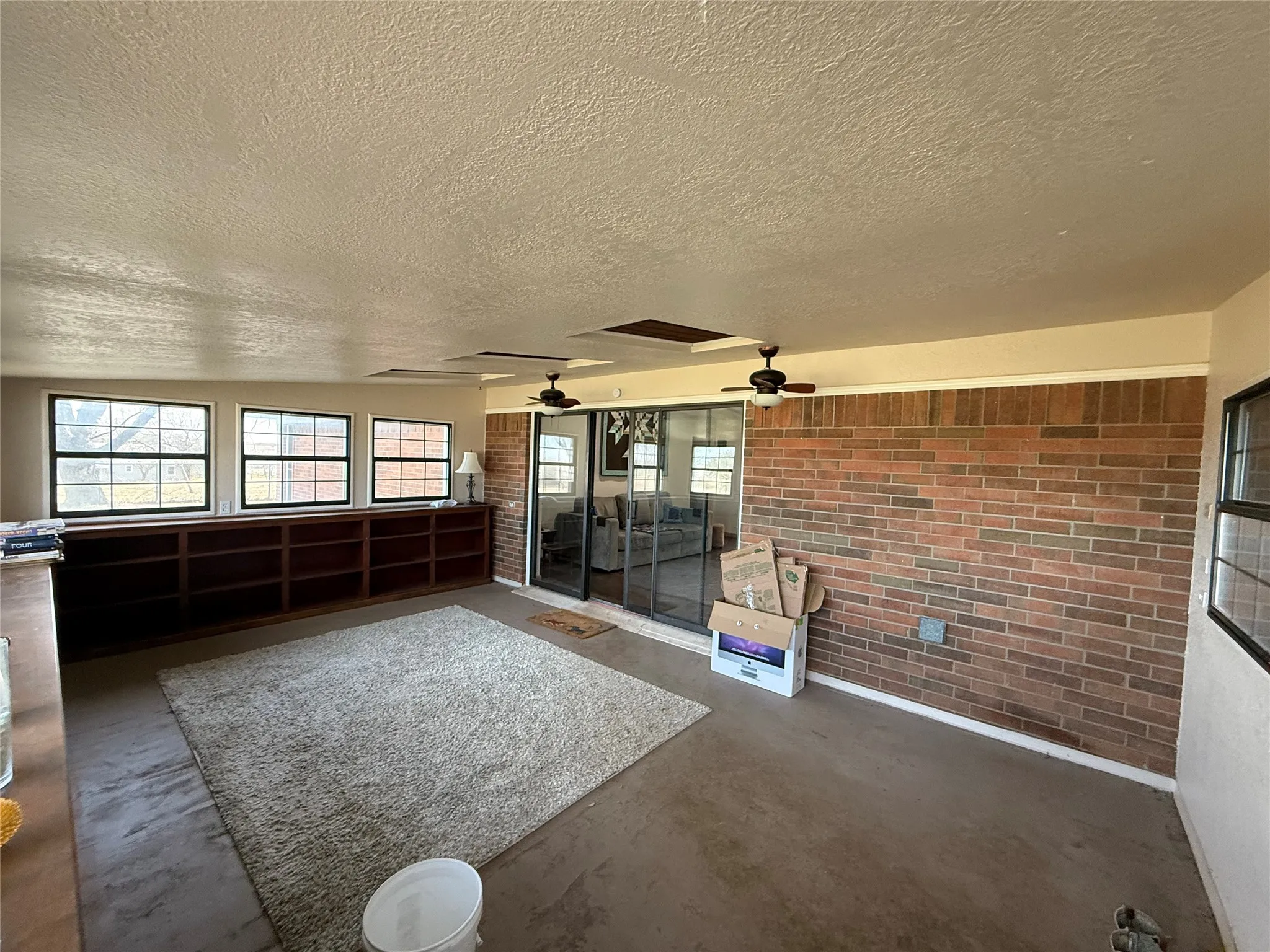 Single Family Residence For Rent in Montague County , 517 E Locust Street, Nocona, Texas 76255, 3 Bedroom, 2 Bathroom, 2 Garage spaces, 2,088 Sqft, built in 1984, mls#21371829, Real Estate Agent in Nocona, Homes For Rent in Montague county, Homes For Rent in Nocona, Realtor in Nocona Texas, Real Estate Brokerage Independent Realty Texas, Luminita Cordes Realtor