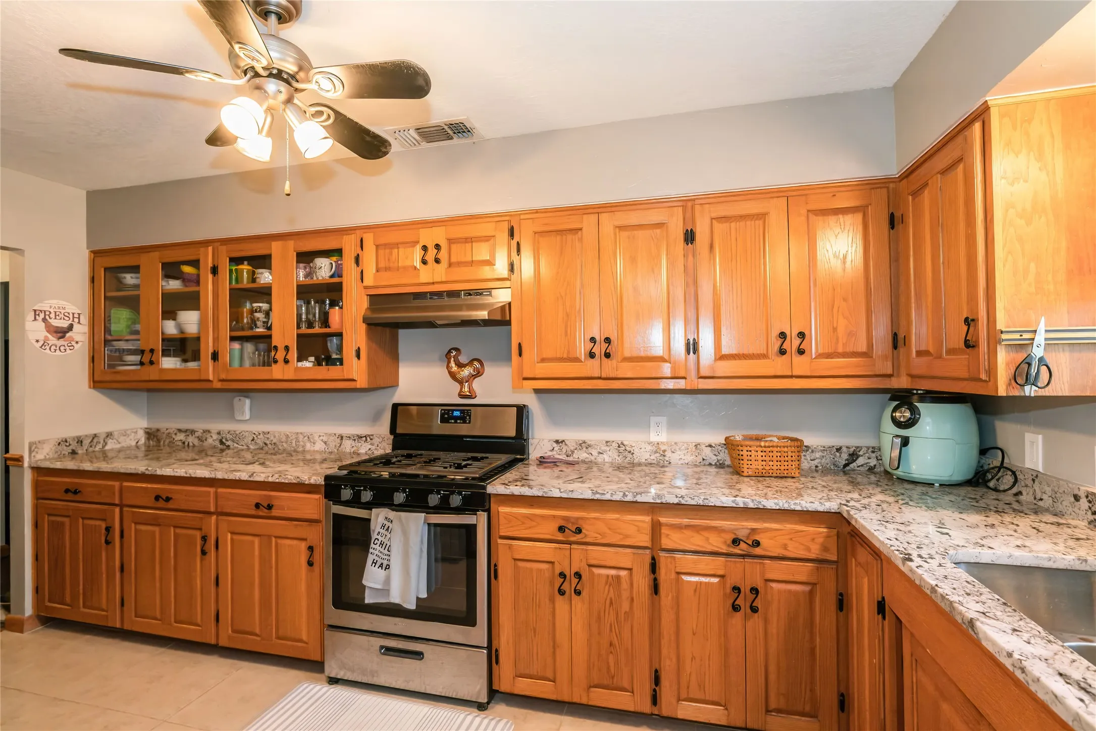 Single Family Residence For Rent in Montague County , 517 E Locust Street, Nocona, Texas 76255, 3 Bedroom, 2 Bathroom, 2 Garage spaces, 2,088 Sqft, built in 1984, mls#21371829, Real Estate Agent in Nocona, Homes For Rent in Montague county, Homes For Rent in Nocona, Realtor in Nocona Texas, Real Estate Brokerage Independent Realty Texas, Luminita Cordes Realtor