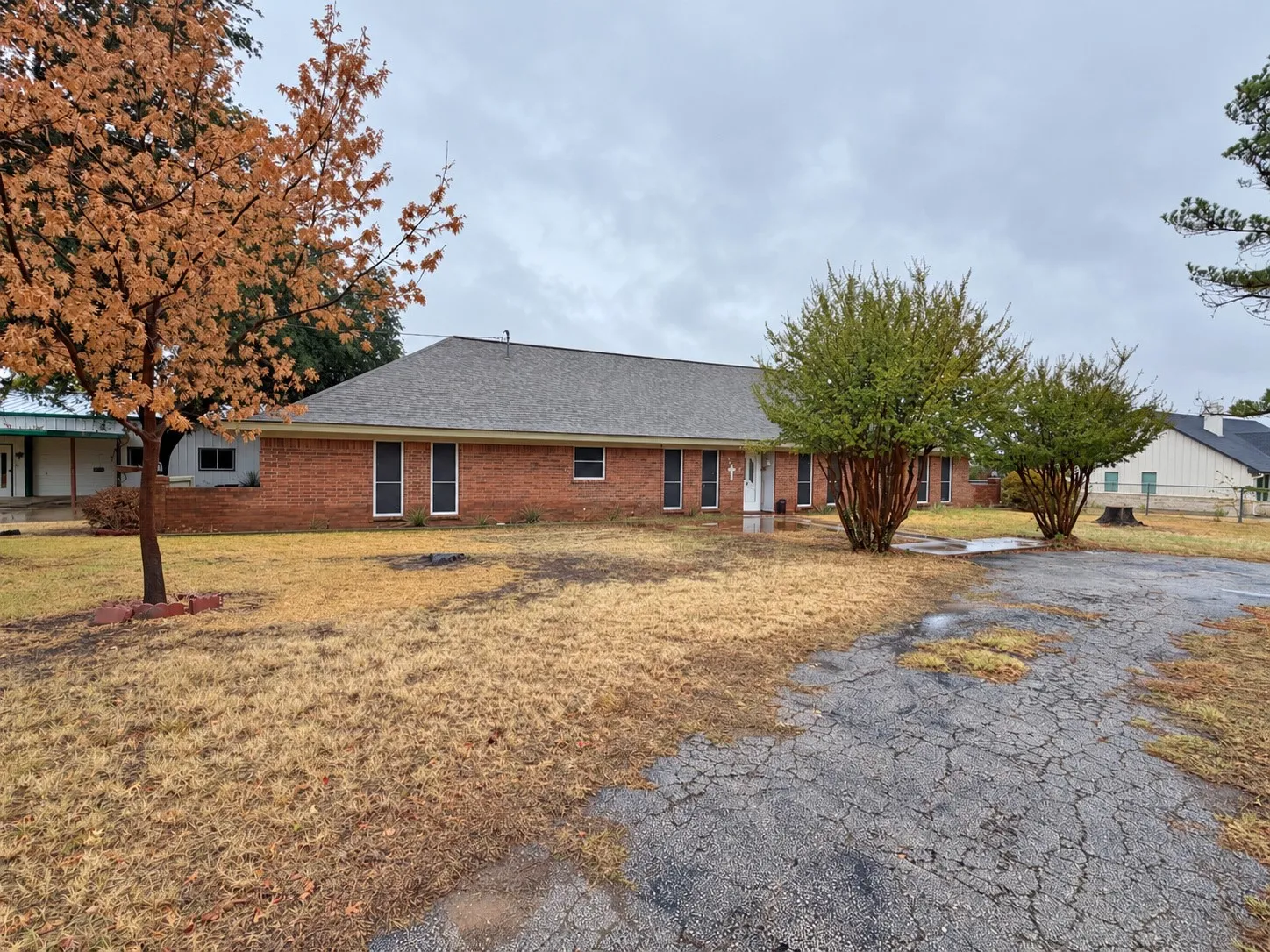 Single Family Residence For Rent in Montague County , 517 E Locust Street, Nocona, Texas 76255, 3 Bedroom, 2 Bathroom, 2 Garage spaces, 2,088 Sqft, built in 1984, mls#21371829, Real Estate Agent in Nocona, Homes For Rent in Montague county, Homes For Rent in Nocona, Realtor in Nocona Texas, Real Estate Brokerage Independent Realty Texas, Luminita Cordes Realtor