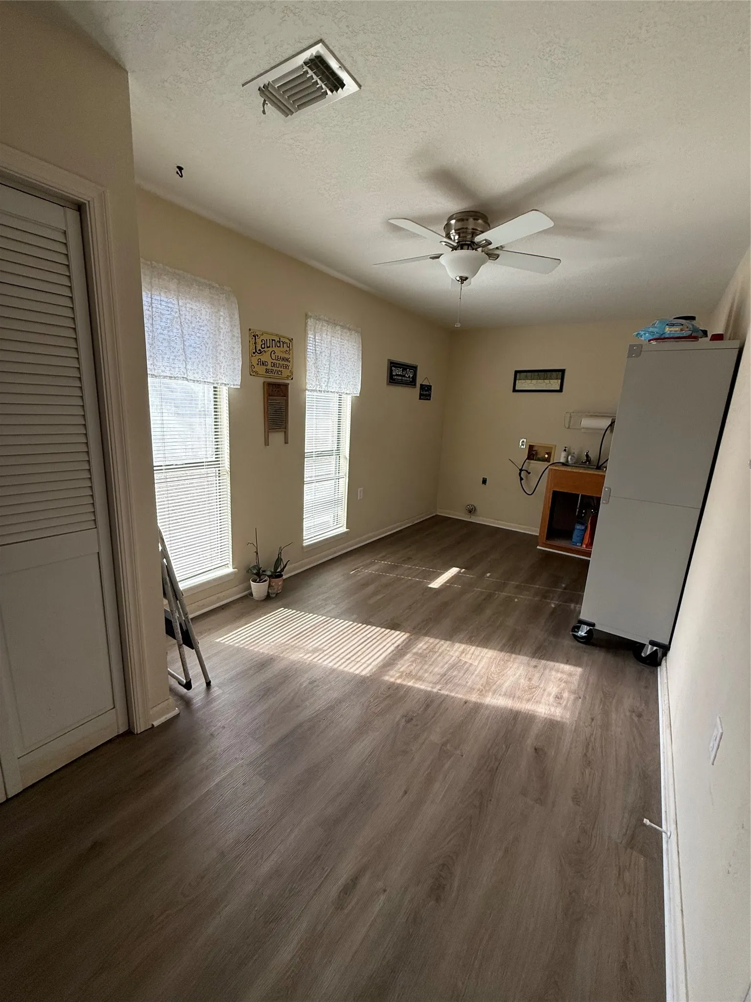 Single Family Residence For Rent in Montague County , 517 E Locust Street, Nocona, Texas 76255, 3 Bedroom, 2 Bathroom, 2 Garage spaces, 2,088 Sqft, built in 1984, mls#21371829, Real Estate Agent in Nocona, Homes For Rent in Montague county, Homes For Rent in Nocona, Realtor in Nocona Texas, Real Estate Brokerage Independent Realty Texas, Luminita Cordes Realtor