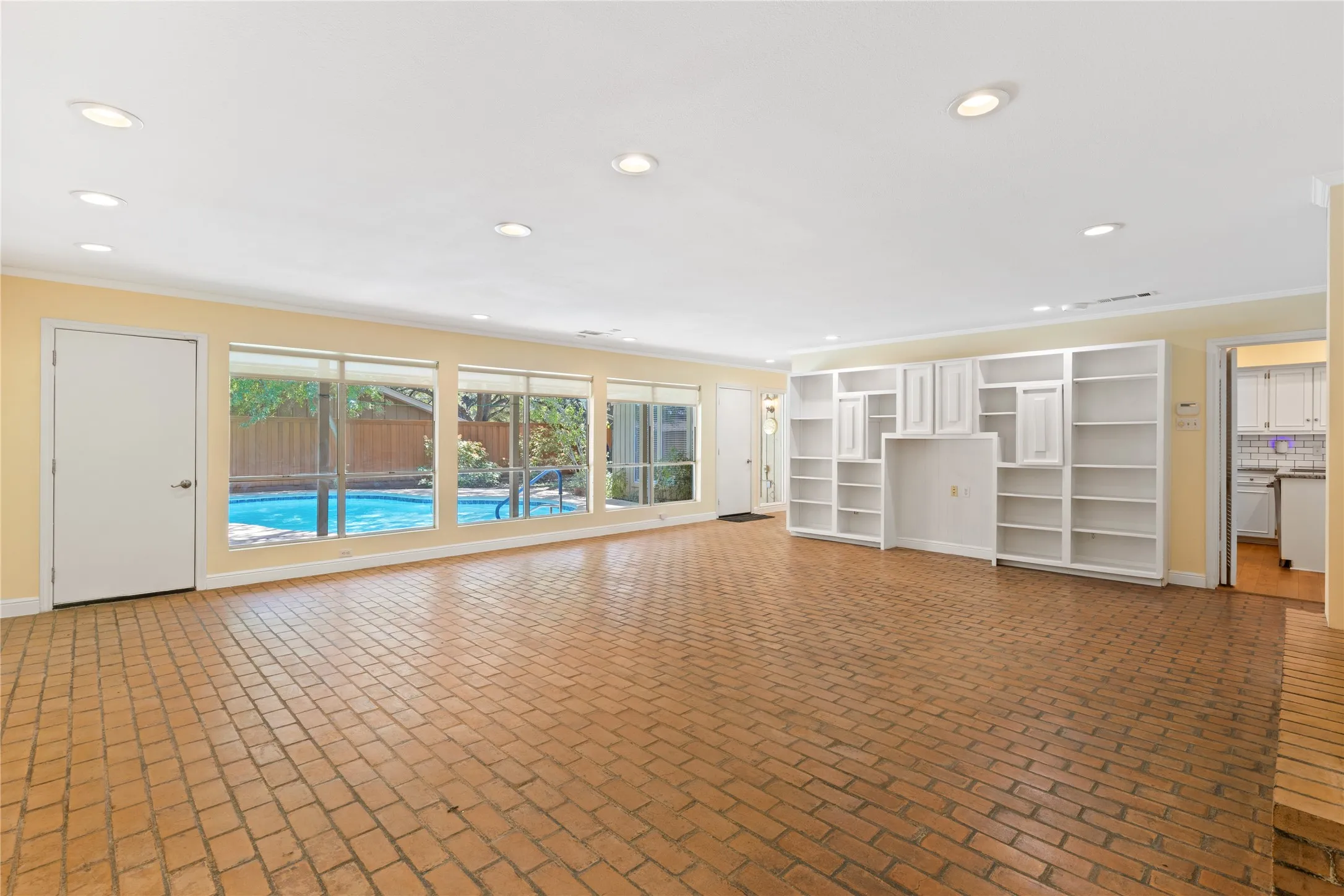 Single Family Residence For Sale in Dallas County , 14918 Vistaridge Drive, Dallas, Texas 75248, 4 Bedroom, 4 Bathroom, 2 Garage spaces, 3,586 Sqft, built in 1969, mls#21360512, Real Estate Agent in Dallas, Homes For Sale in Dallas county, Homes For Sale in Dallas, Realtor in Dallas Texas, Real Estate Brokerage Independent Realty Texas, Luminita Cordes Realtor