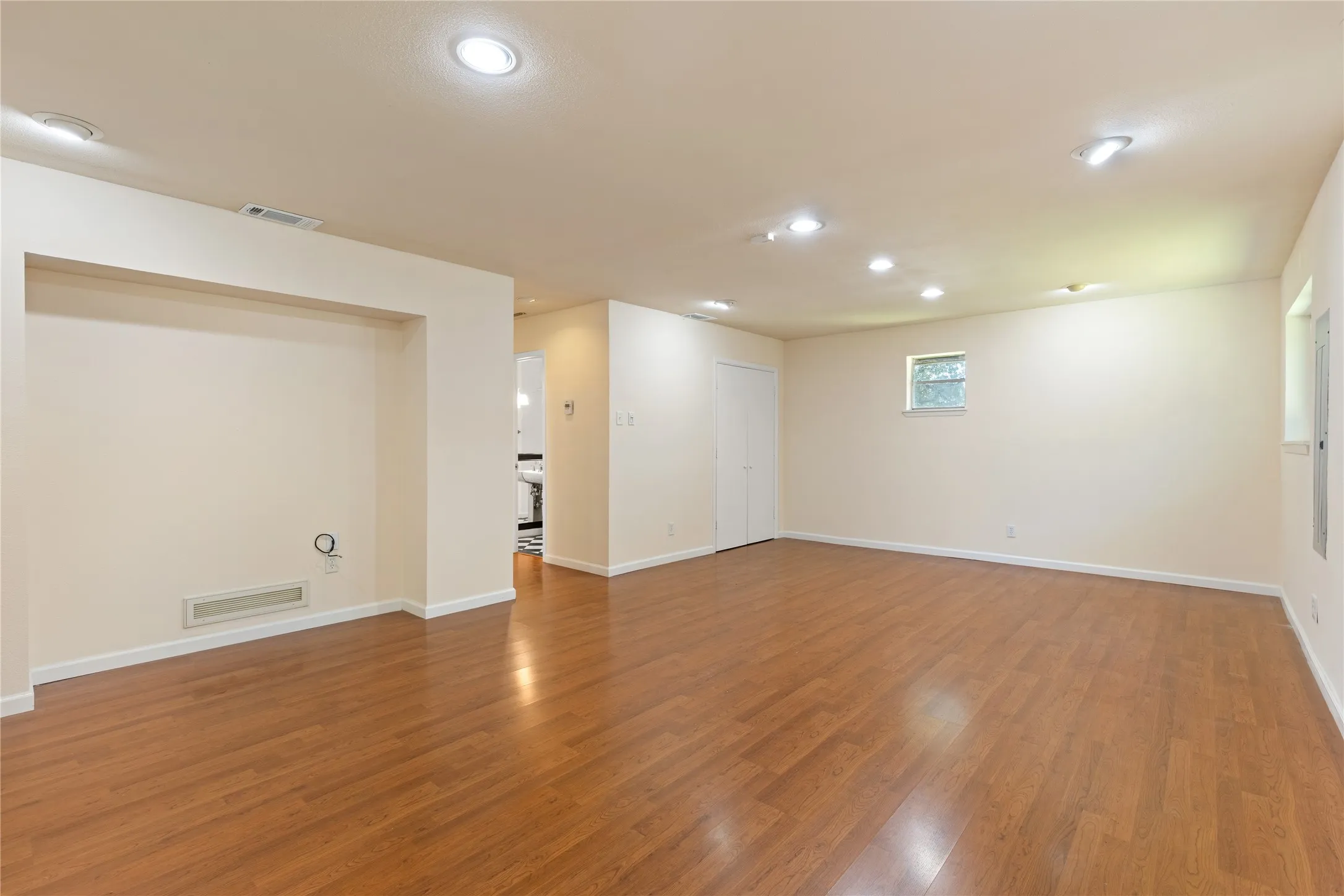Bonus room - could be used as game room, media or 5th bedroom