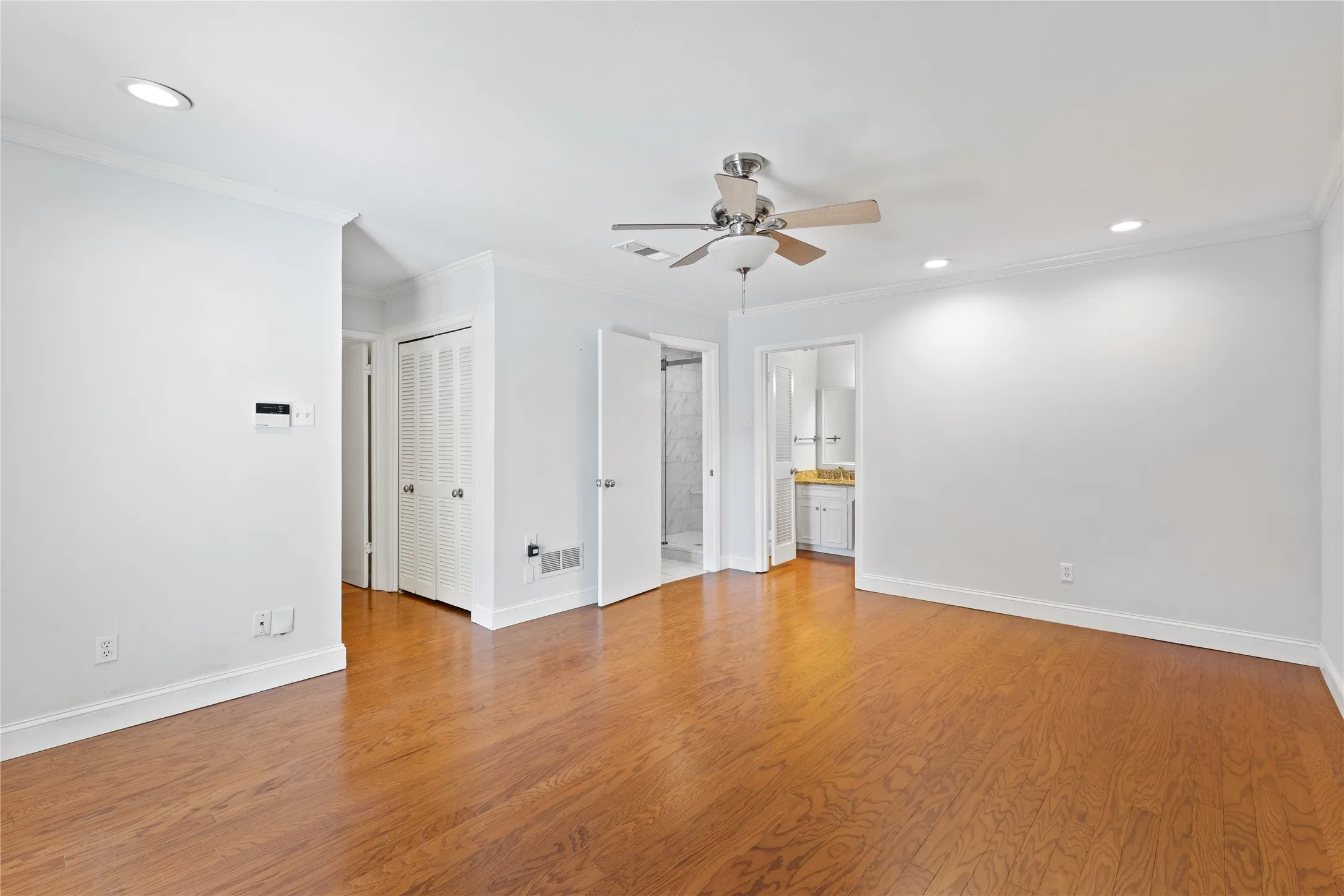 Single Family Residence For Sale in Dallas County , 14918 Vistaridge Drive, Dallas, Texas 75248, 4 Bedroom, 4 Bathroom, 2 Garage spaces, 3,586 Sqft, built in 1969, mls#21360512, Real Estate Agent in Dallas, Homes For Sale in Dallas county, Homes For Sale in Dallas, Realtor in Dallas Texas, Real Estate Brokerage Independent Realty Texas, Luminita Cordes Realtor