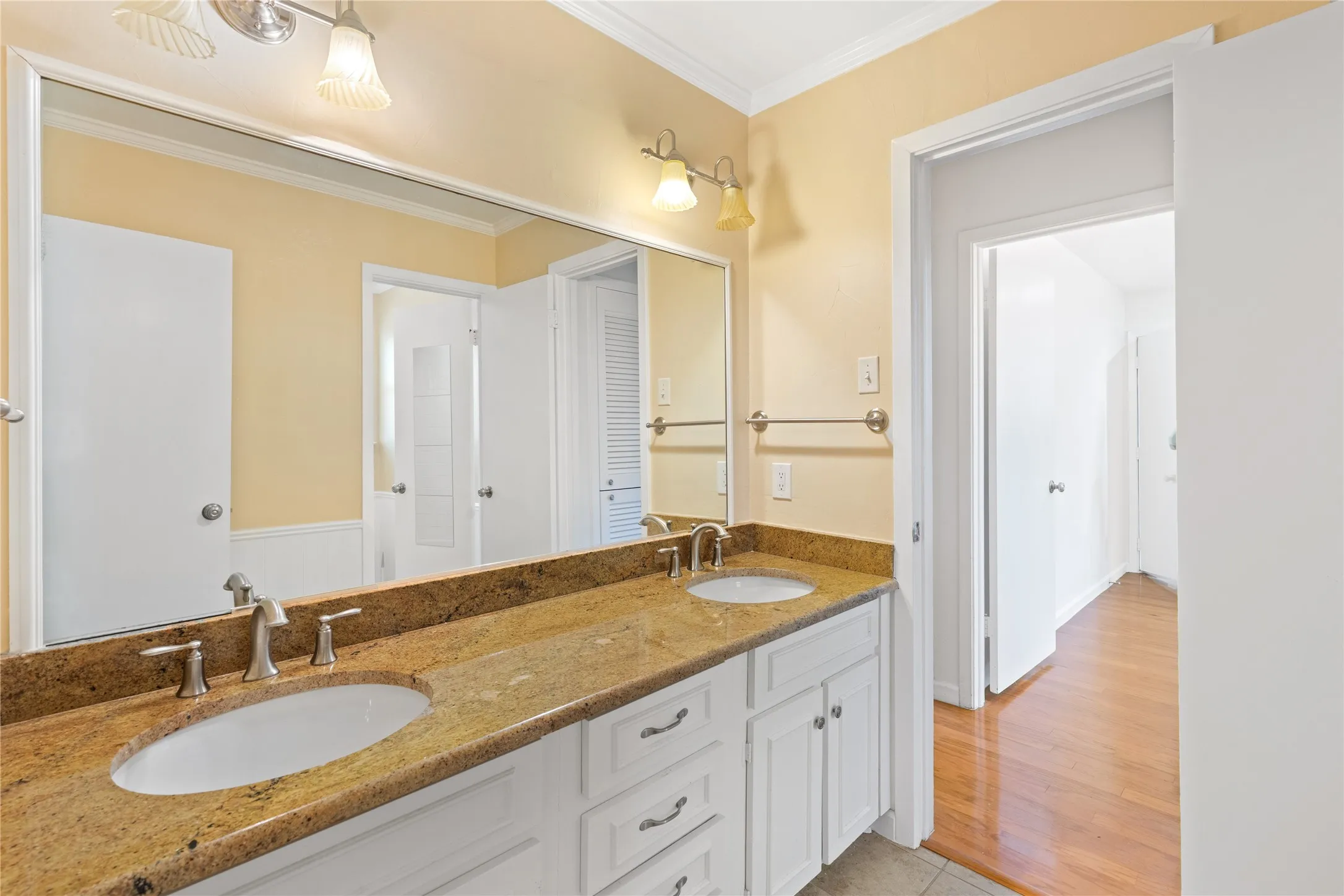 Single Family Residence For Sale in Dallas County , 14918 Vistaridge Drive, Dallas, Texas 75248, 4 Bedroom, 4 Bathroom, 2 Garage spaces, 3,586 Sqft, built in 1969, mls#21360512, Real Estate Agent in Dallas, Homes For Sale in Dallas county, Homes For Sale in Dallas, Realtor in Dallas Texas, Real Estate Brokerage Independent Realty Texas, Luminita Cordes Realtor