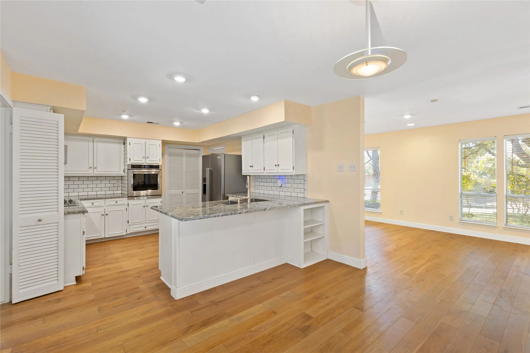 Single Family Residence For Sale in Dallas County , 14918 Vistaridge Drive, Dallas, Texas 75248, 4 Bedroom, 4 Bathroom, 2 Garage spaces, 3,586 Sqft, built in 1969, mls#21360512, Real Estate Agent in Dallas, Homes For Sale in Dallas county, Homes For Sale in Dallas, Realtor in Dallas Texas, Real Estate Brokerage Independent Realty Texas, Luminita Cordes Realtor