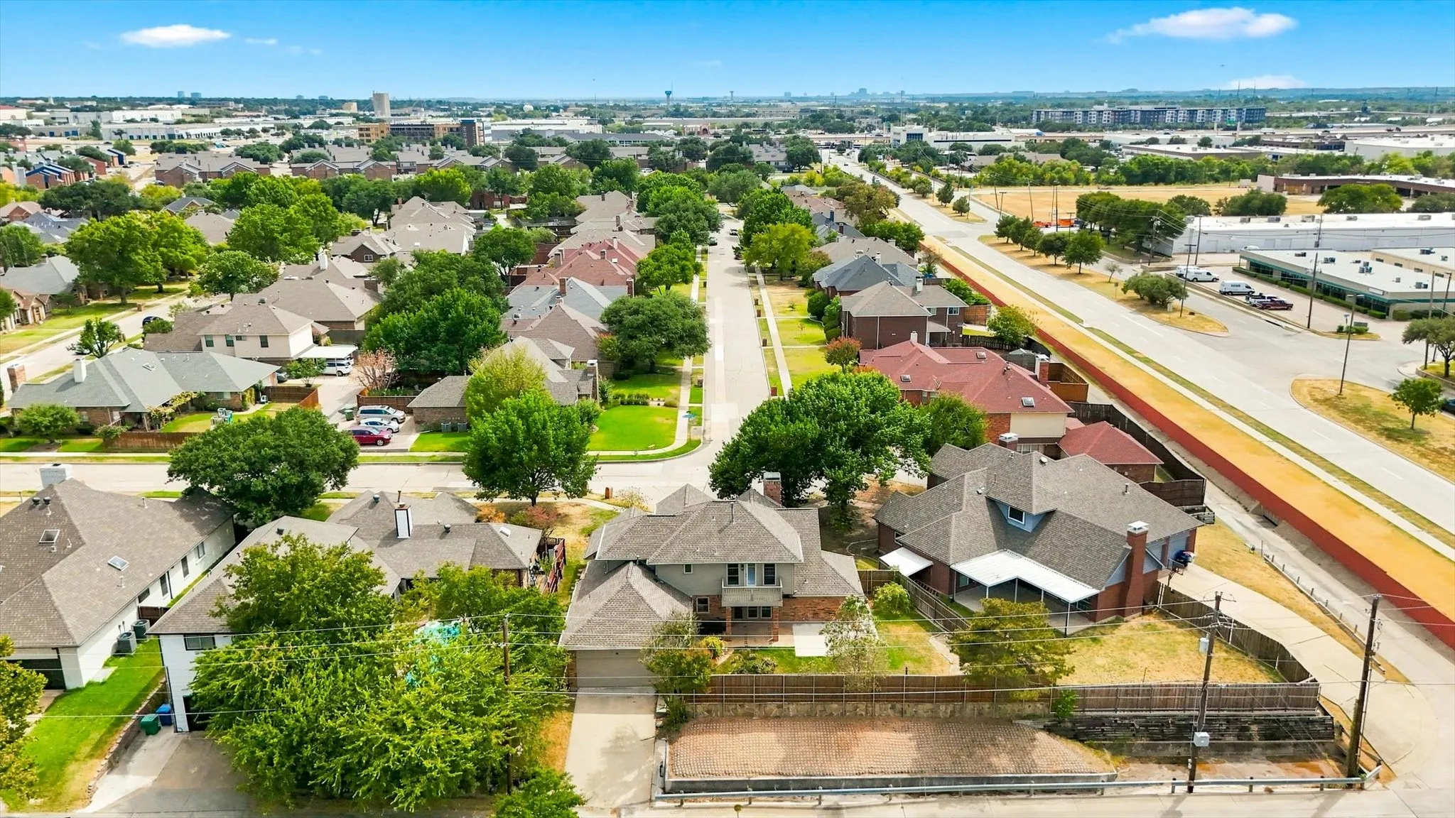 Single Family Residence For Sale in Denton County , 1222 Dentonshire Drive, Carrollton, Texas 75007, 4 Bedroom, 3 Bathroom, 2 Garage spaces, 2,568 Sqft, built in 1987, mls#21369259, Real Estate Agent in Carrollton, Homes For Sale in Denton county, Homes For Sale in Carrollton, Realtor in Carrollton Texas, Real Estate Brokerage Independent Realty Texas, Luminita Cordes Realtor