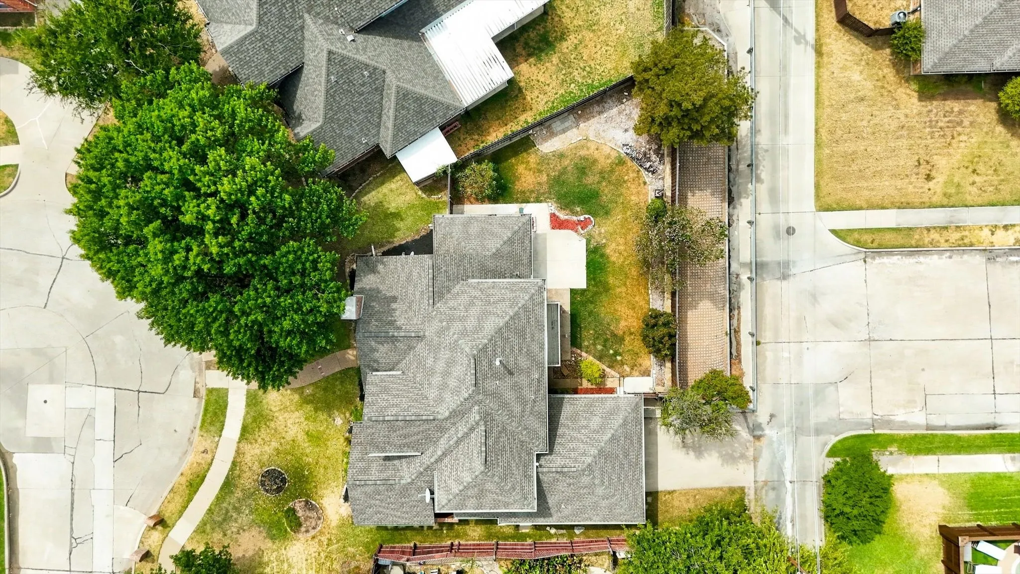 Single Family Residence For Sale in Denton County , 1222 Dentonshire Drive, Carrollton, Texas 75007, 4 Bedroom, 3 Bathroom, 2 Garage spaces, 2,568 Sqft, built in 1987, mls#21369259, Real Estate Agent in Carrollton, Homes For Sale in Denton county, Homes For Sale in Carrollton, Realtor in Carrollton Texas, Real Estate Brokerage Independent Realty Texas, Luminita Cordes Realtor