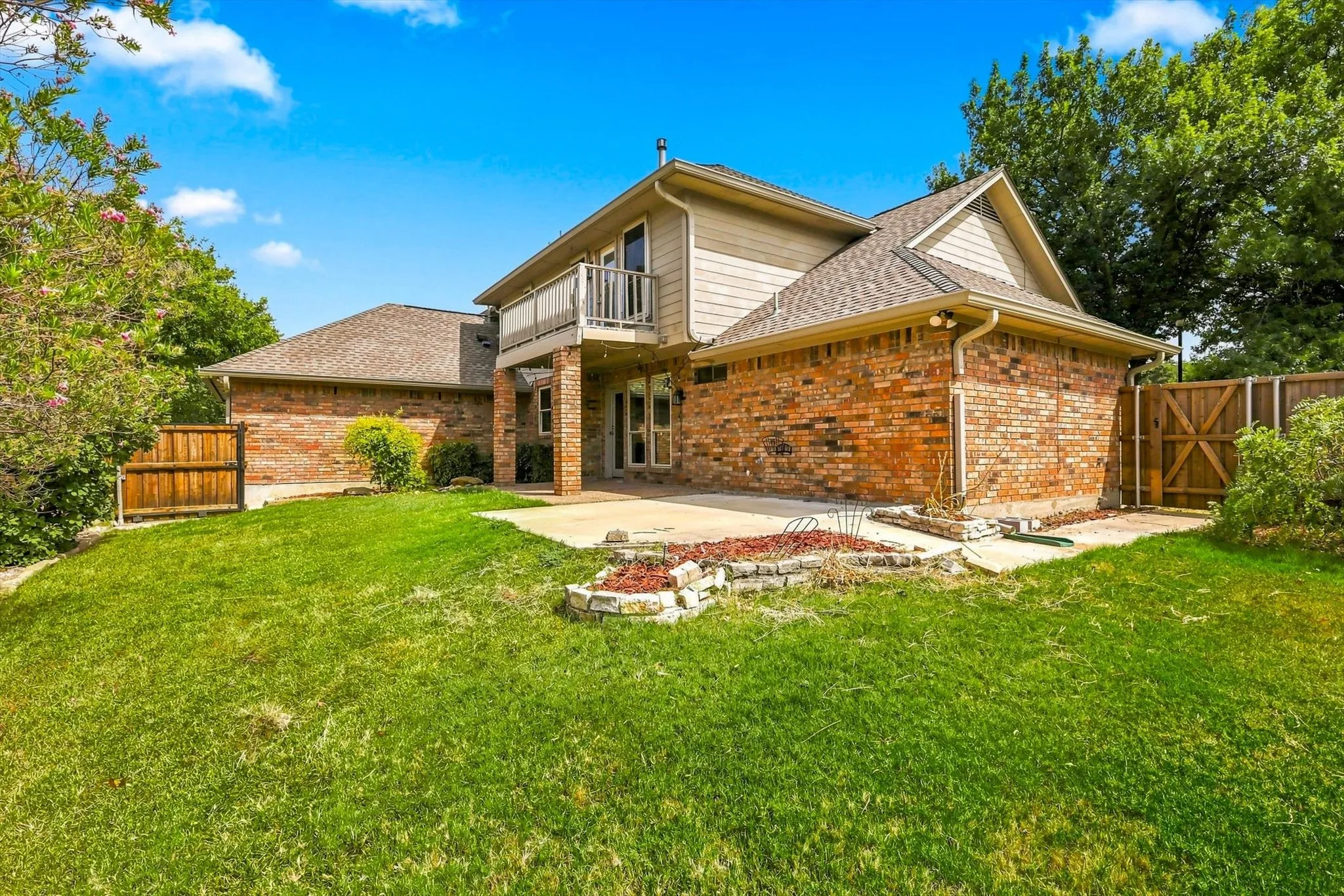 Single Family Residence For Sale in Denton County , 1222 Dentonshire Drive, Carrollton, Texas 75007, 4 Bedroom, 3 Bathroom, 2 Garage spaces, 2,568 Sqft, built in 1987, mls#21369259, Real Estate Agent in Carrollton, Homes For Sale in Denton county, Homes For Sale in Carrollton, Realtor in Carrollton Texas, Real Estate Brokerage Independent Realty Texas, Luminita Cordes Realtor