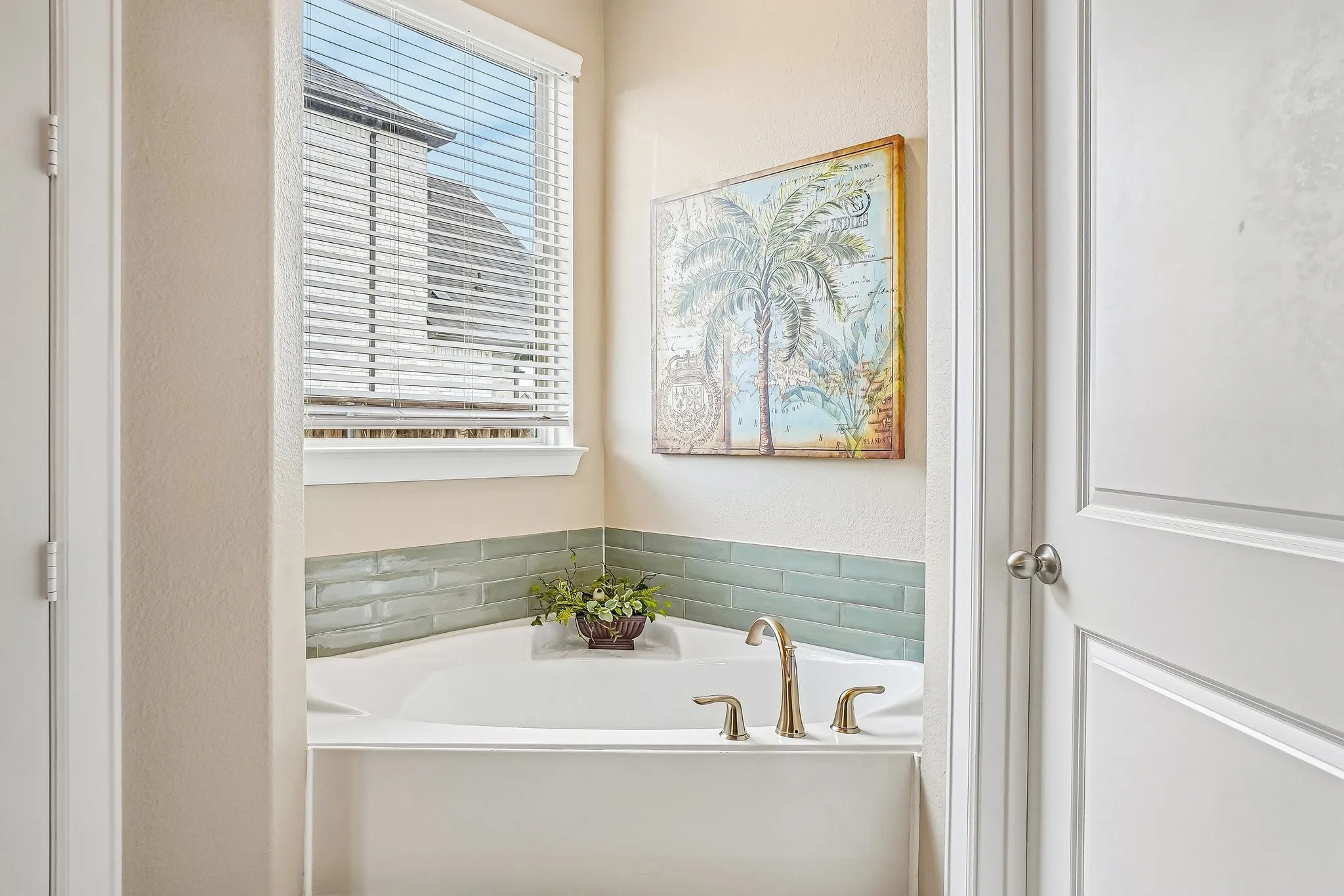 Soaking tub in primary bathroom