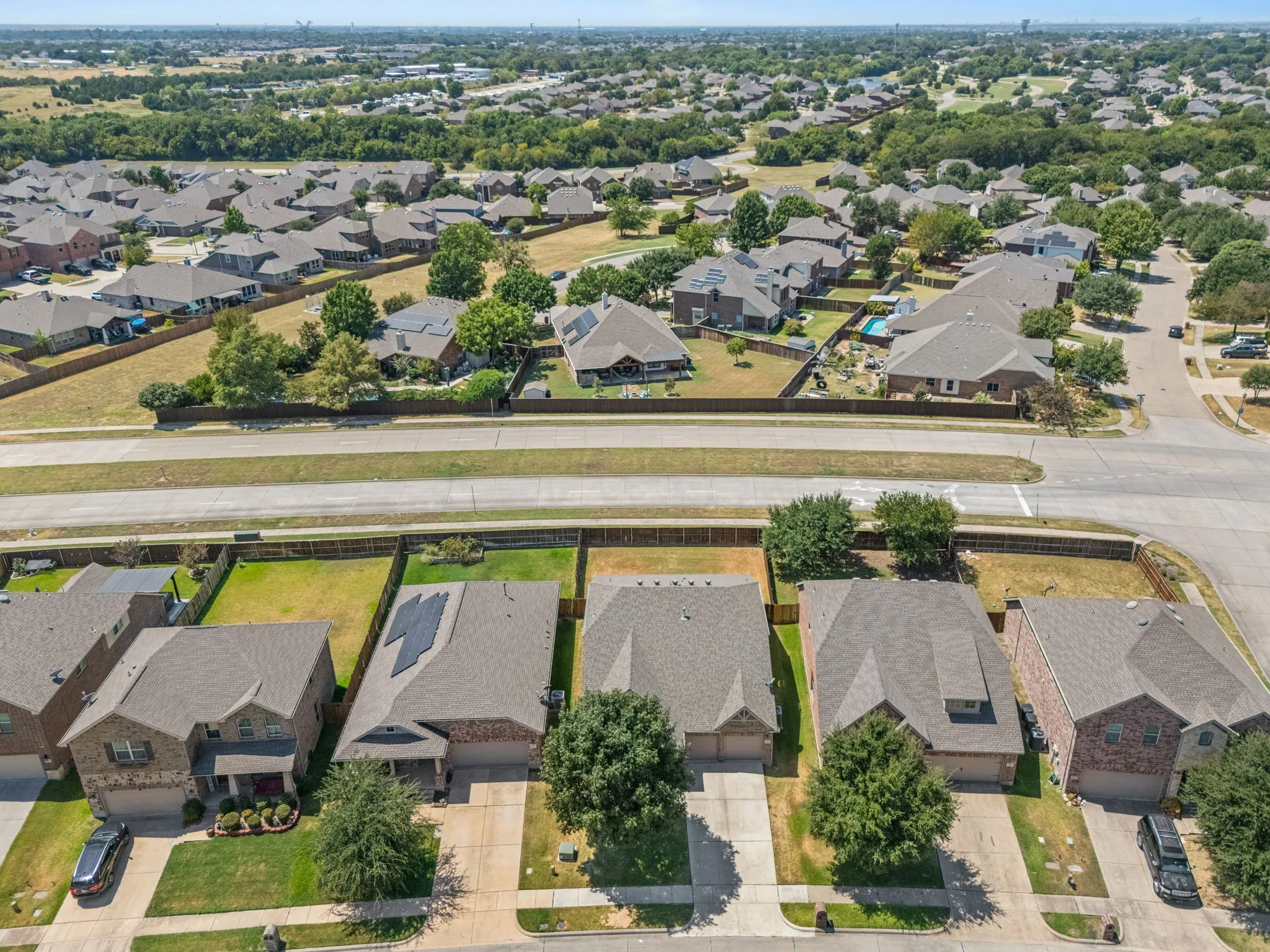 Single Family Residence For Sale in Collin County , 1307 Hidden Valley Drive, Wylie, Texas 75098, 3 Bedroom, 3 Bathroom, 2 Garage spaces, 2,622 Sqft, built in 2013, mls#21369901, Real Estate Agent in Wylie, Homes For Sale in Collin county, Homes For Sale in Wylie, Realtor in Wylie Texas, Real Estate Brokerage Independent Realty Texas, Luminita Cordes Realtor