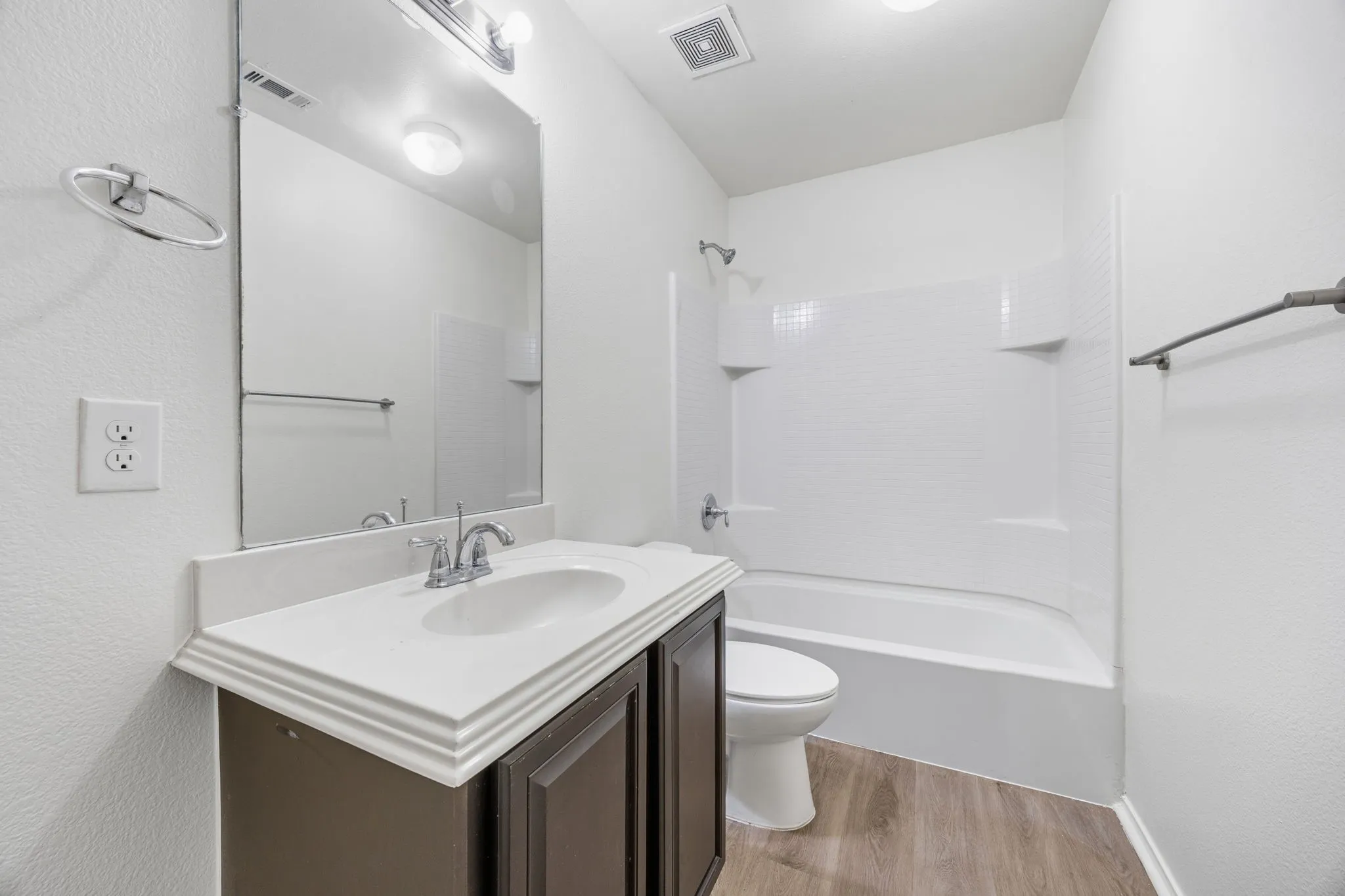 Single Family Residence For Sale in Collin County , 1307 Hidden Valley Drive, Wylie, Texas 75098, 3 Bedroom, 3 Bathroom, 2 Garage spaces, 2,622 Sqft, built in 2013, mls#21369901, Real Estate Agent in Wylie, Homes For Sale in Collin county, Homes For Sale in Wylie, Realtor in Wylie Texas, Real Estate Brokerage Independent Realty Texas, Luminita Cordes Realtor