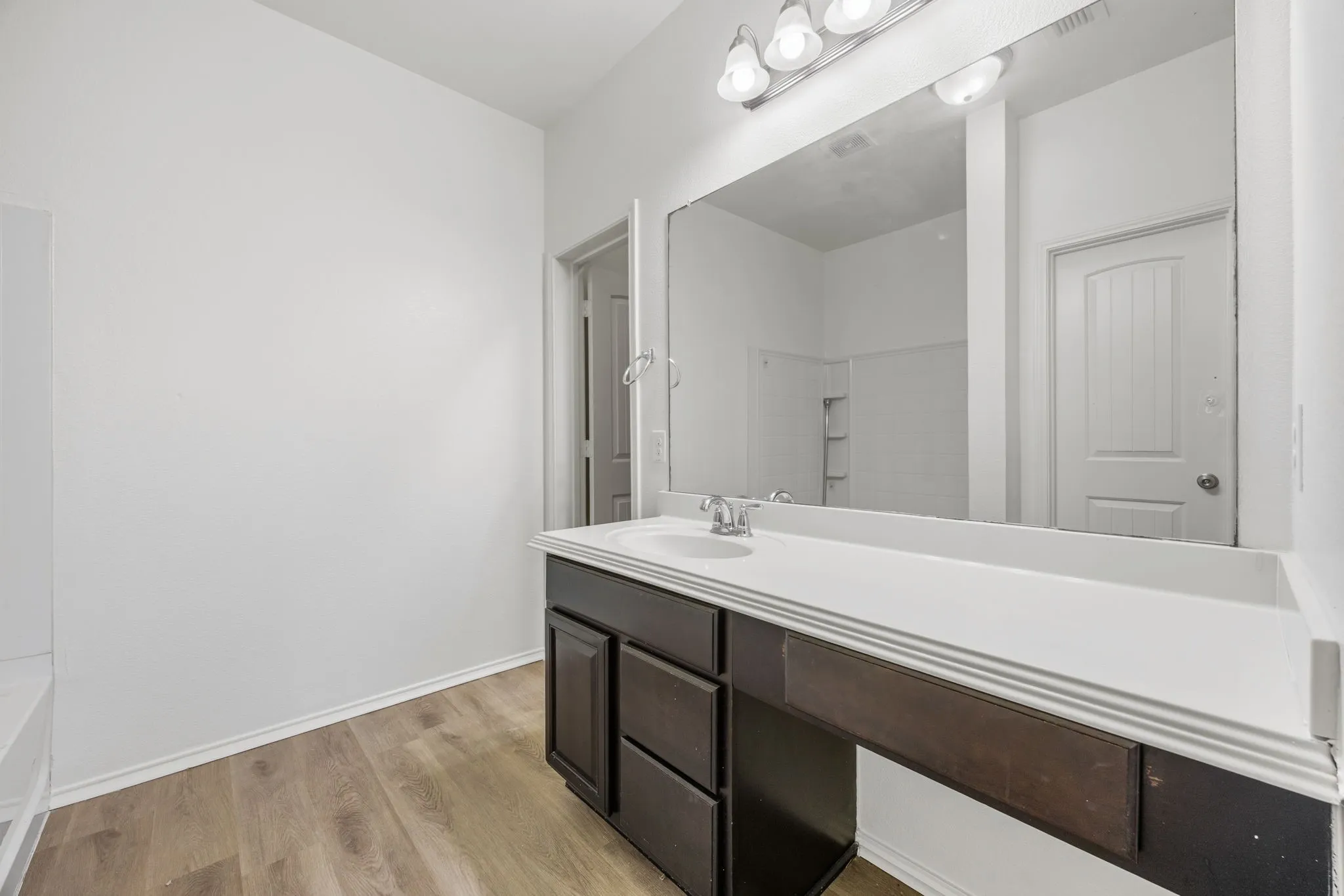Single Family Residence For Sale in Collin County , 1307 Hidden Valley Drive, Wylie, Texas 75098, 3 Bedroom, 3 Bathroom, 2 Garage spaces, 2,622 Sqft, built in 2013, mls#21369901, Real Estate Agent in Wylie, Homes For Sale in Collin county, Homes For Sale in Wylie, Realtor in Wylie Texas, Real Estate Brokerage Independent Realty Texas, Luminita Cordes Realtor