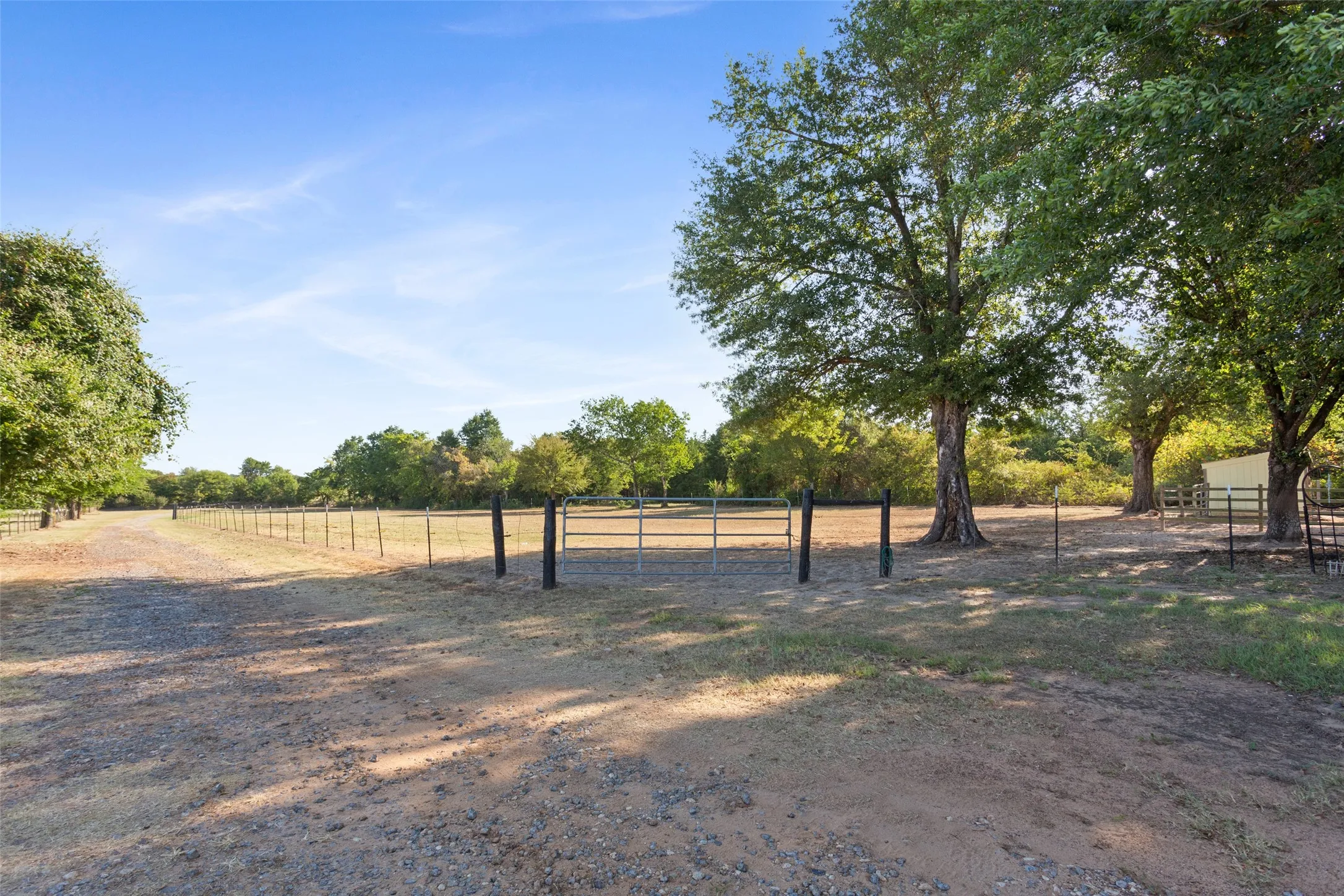 Single Family Residence For Sale in Freestone County , 420 E US Highway 84, Fairfield, Texas 75840, 3 Bedroom, 2 Bathroom, 2 Garage spaces, 1,930 Sqft, built in 1991, mls#21371849, Real Estate Agent in Fairfield, Homes For Sale in Freestone county, Homes For Sale in Fairfield, Realtor in Fairfield Texas, Real Estate Brokerage Independent Realty Texas, Luminita Cordes Realtor