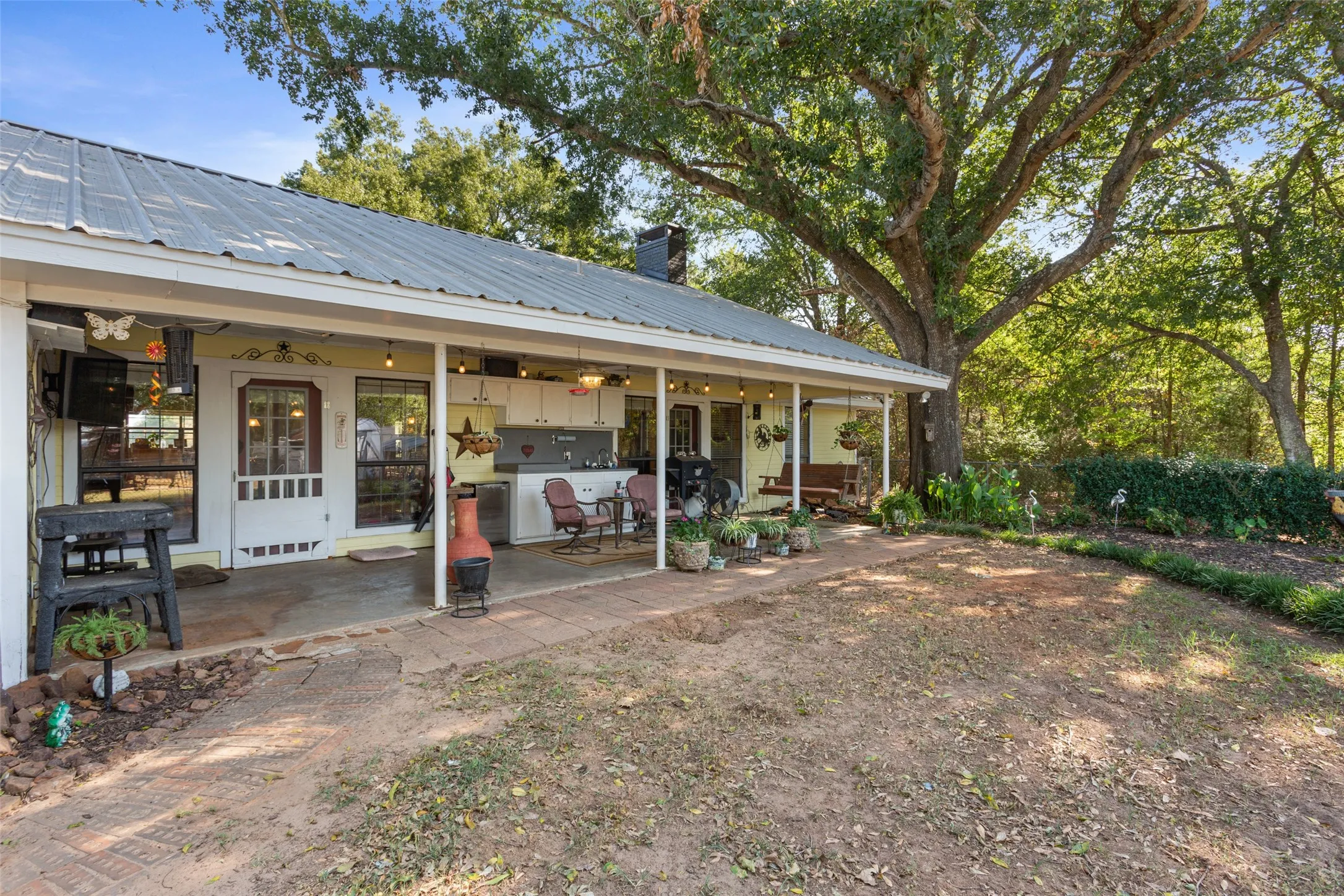 Single Family Residence For Sale in Freestone County , 420 E US Highway 84, Fairfield, Texas 75840, 3 Bedroom, 2 Bathroom, 2 Garage spaces, 1,930 Sqft, built in 1991, mls#21371849, Real Estate Agent in Fairfield, Homes For Sale in Freestone county, Homes For Sale in Fairfield, Realtor in Fairfield Texas, Real Estate Brokerage Independent Realty Texas, Luminita Cordes Realtor