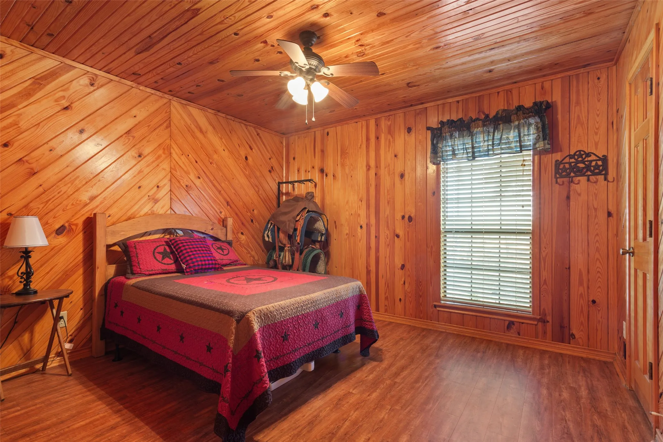 Single Family Residence For Sale in Freestone County , 420 E US Highway 84, Fairfield, Texas 75840, 3 Bedroom, 2 Bathroom, 2 Garage spaces, 1,930 Sqft, built in 1991, mls#21371849, Real Estate Agent in Fairfield, Homes For Sale in Freestone county, Homes For Sale in Fairfield, Realtor in Fairfield Texas, Real Estate Brokerage Independent Realty Texas, Luminita Cordes Realtor